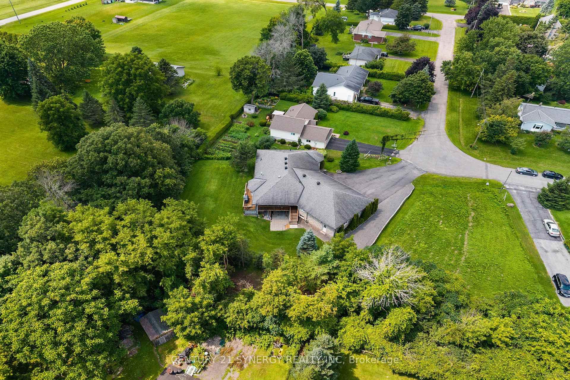 Photo 3 of 21 Holly Drive, Edwardsburgh/Cardinal, Edwardsburgh/Cardinal Twp — HOMEH