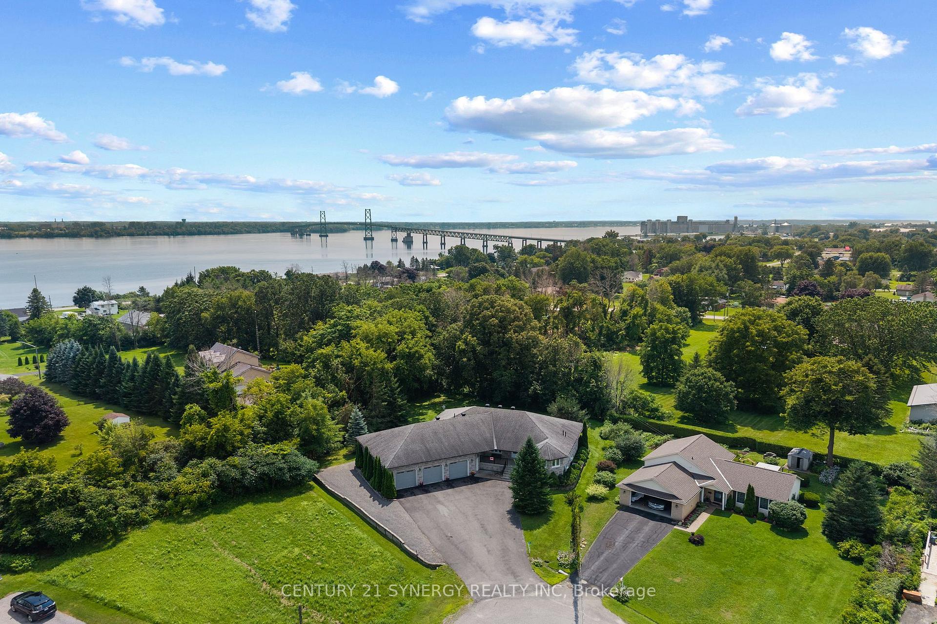 Photo 4 of 21 Holly Drive, Edwardsburgh/Cardinal, Edwardsburgh/Cardinal Twp — HOMEH