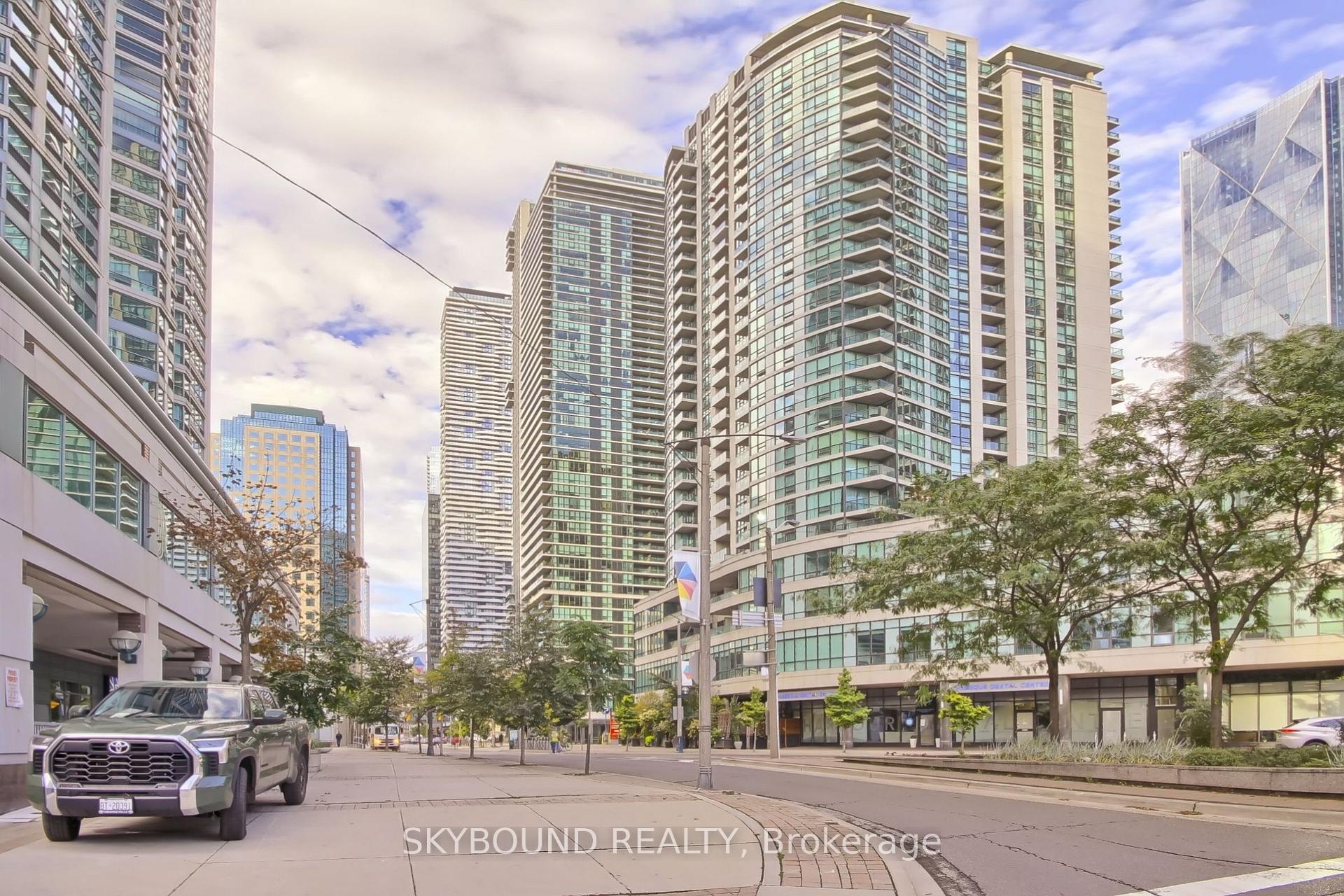 Photo 3 of Unit 712, 33 Bay Street, Toronto, Waterfront Communities — HOMEH