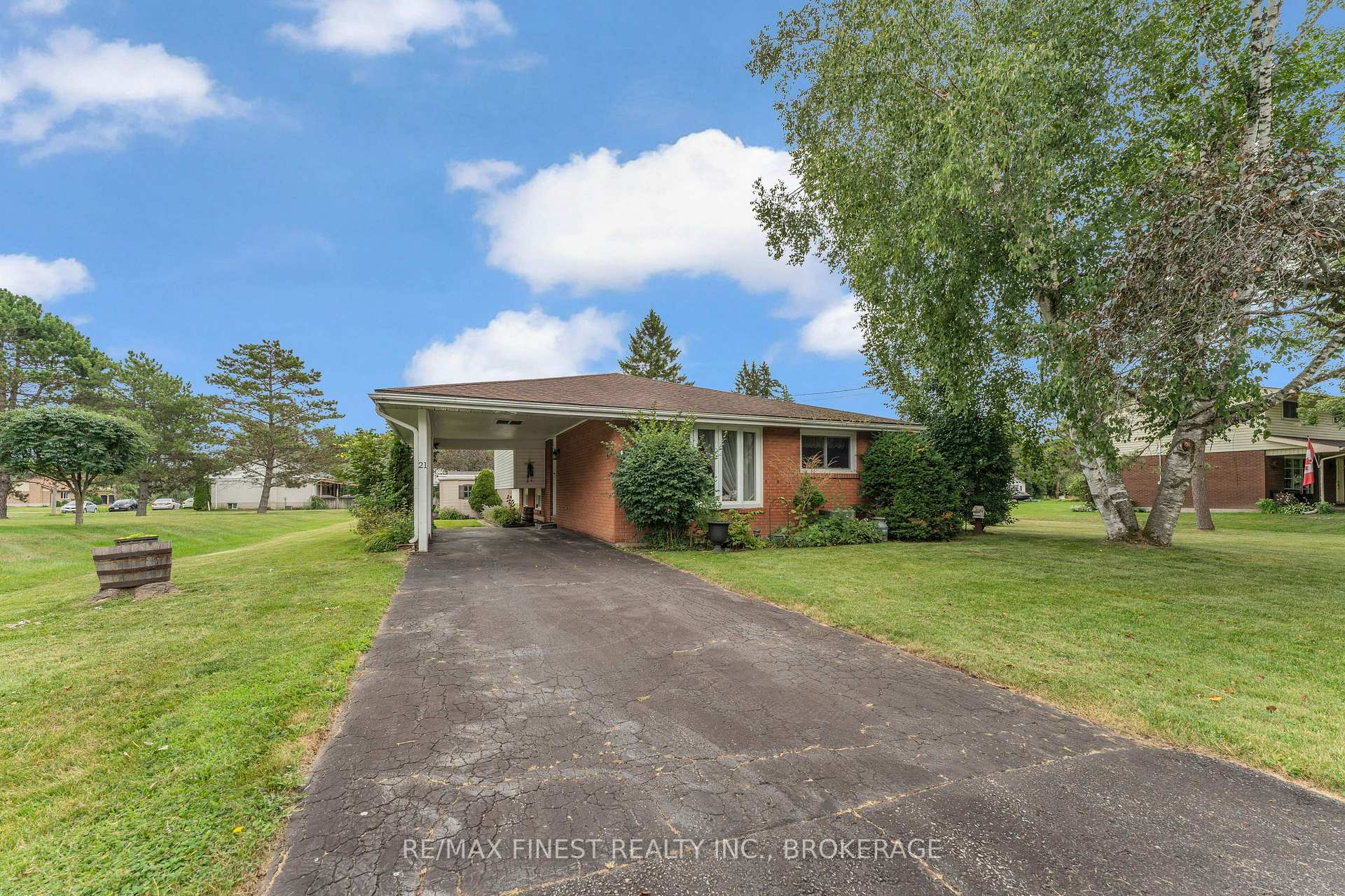Photo 1 of 21 Greenfield Park, Belleville, Thurlow Ward — HOMEH