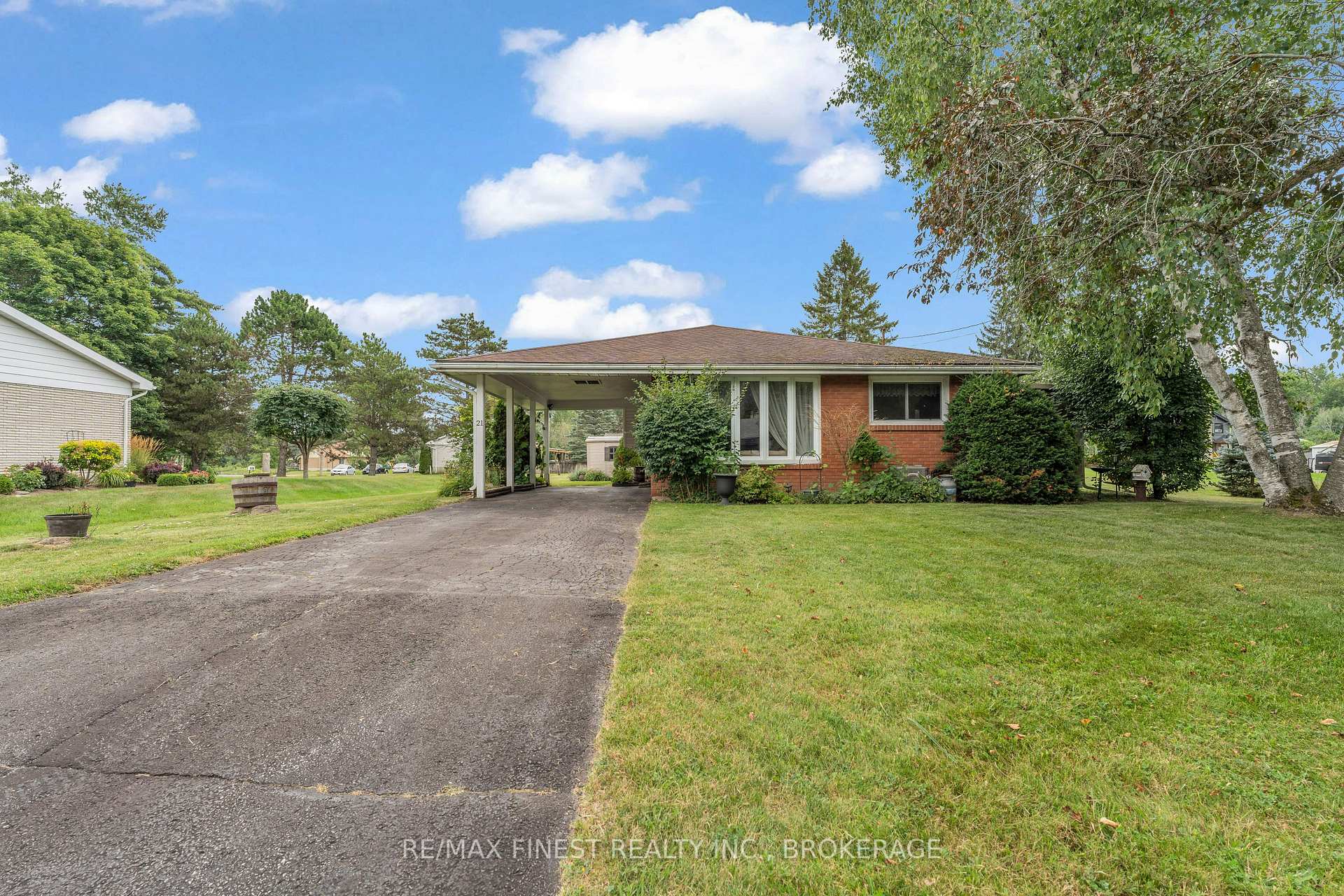 Photo 2 of 21 Greenfield Park, Belleville, Thurlow Ward — HOMEH