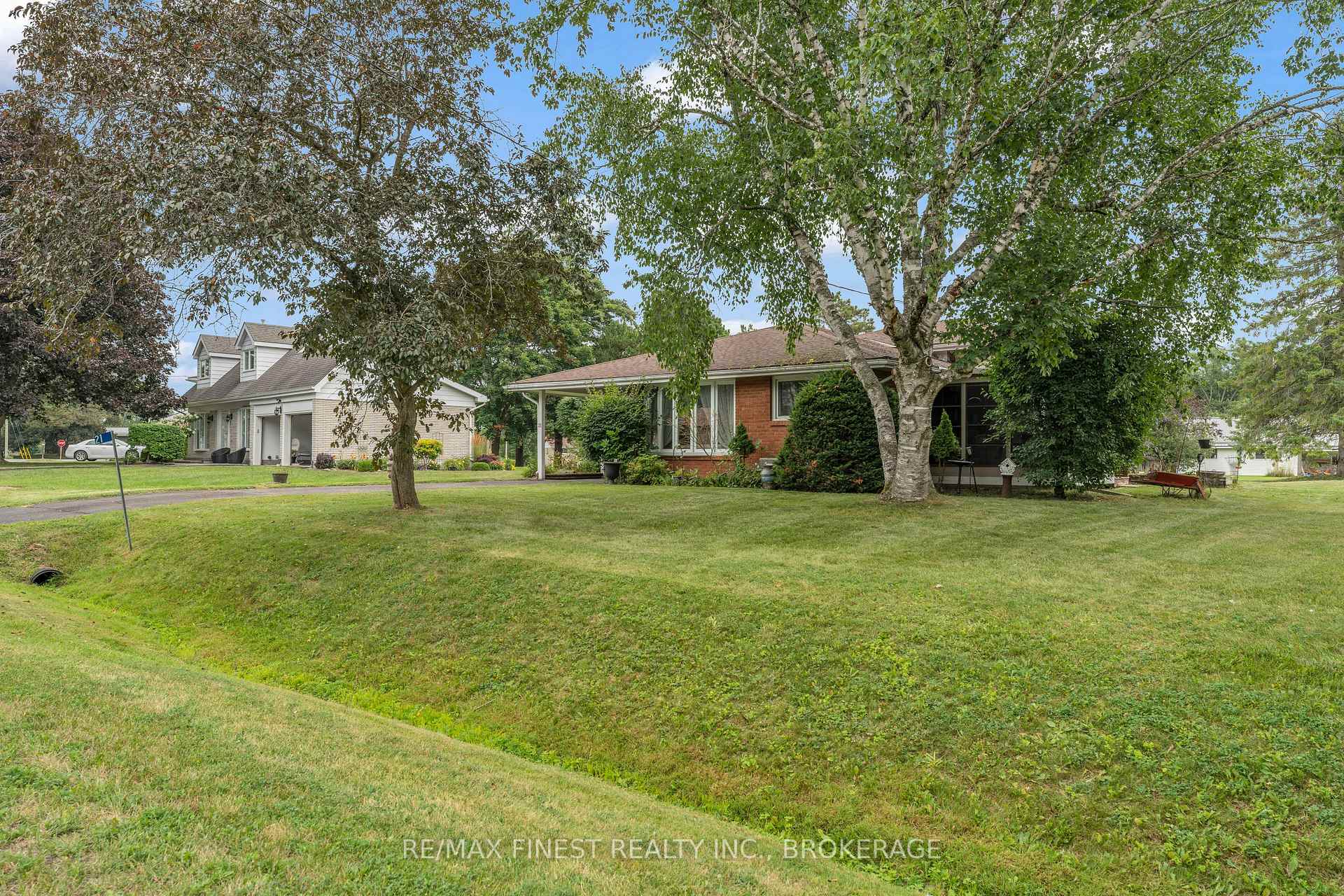 Photo 3 of 21 Greenfield Park, Belleville, Thurlow Ward — HOMEH