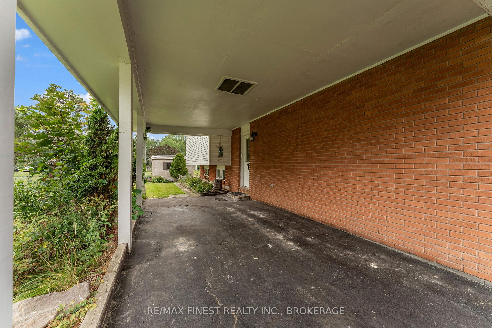 Photo 32 of 21 Greenfield Park, Belleville, Thurlow Ward — HOMEH