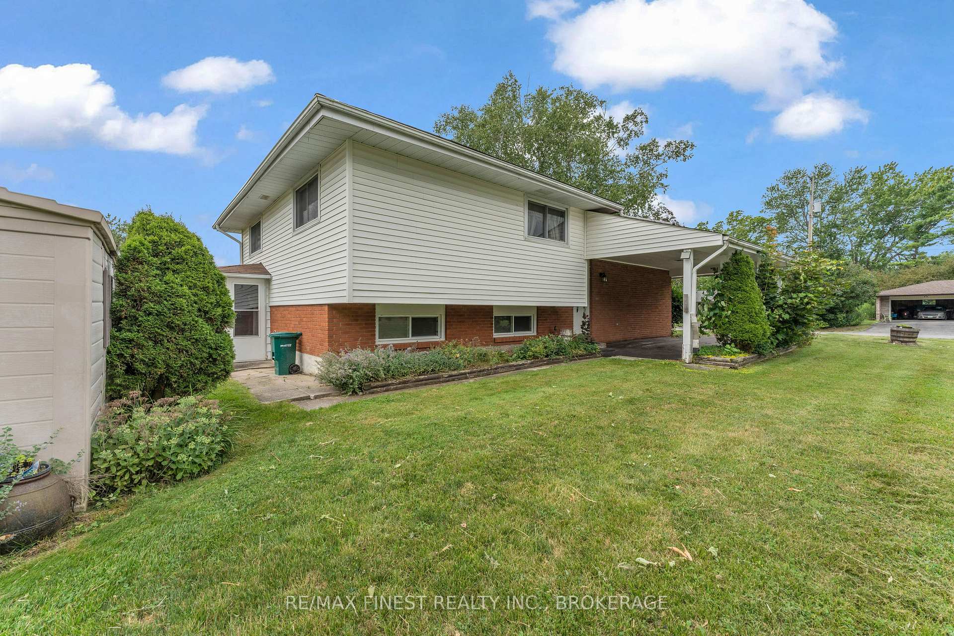 Photo 34 of 21 Greenfield Park, Belleville, Thurlow Ward — HOMEH