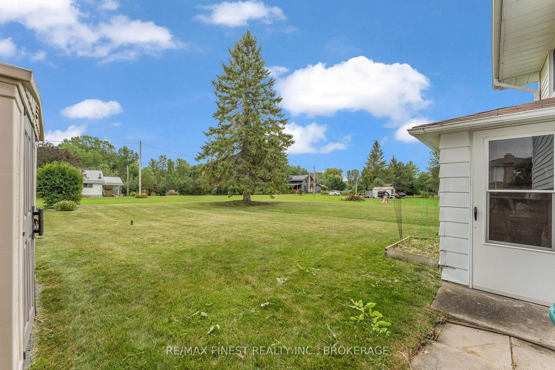 Photo 35 of 21 Greenfield Park, Belleville, Thurlow Ward — HOMEH