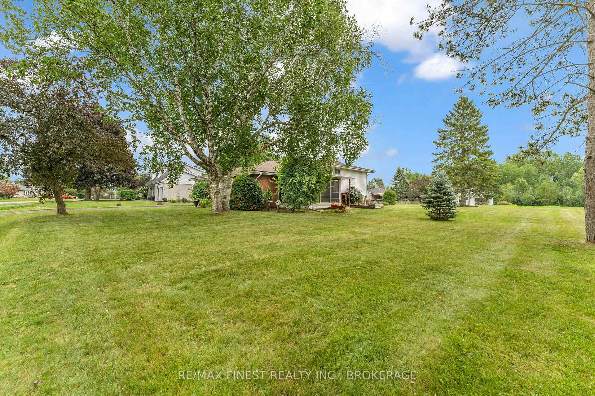 Photo 38 of 21 Greenfield Park, Belleville, Thurlow Ward — HOMEH