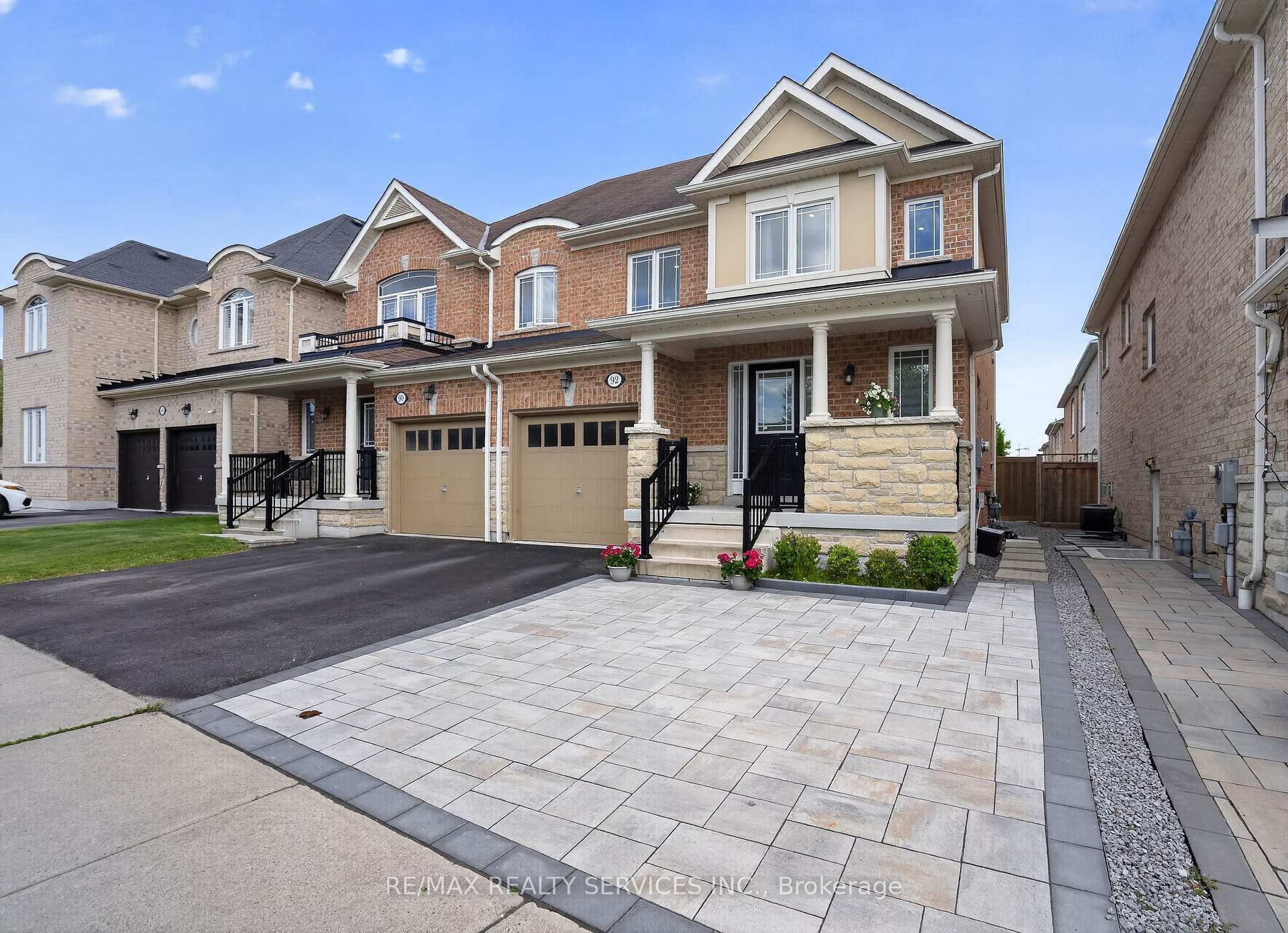 Photo 4 of 92 Snowling Drive, Ajax, Northeast Ajax — HOMEH
