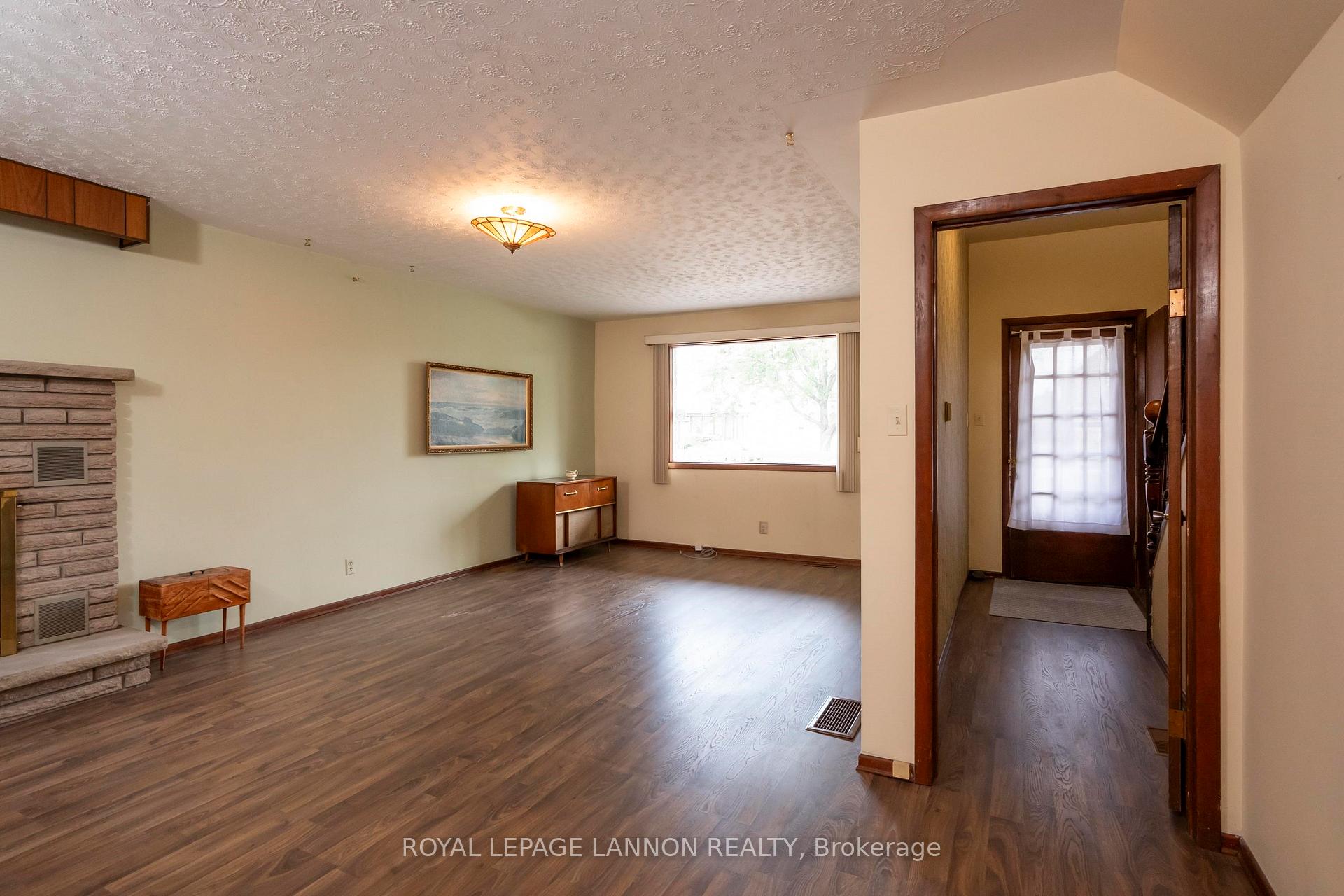 Photo 2 of 216 Francis Street W, Thunder Bay, Westfort — HOMEH