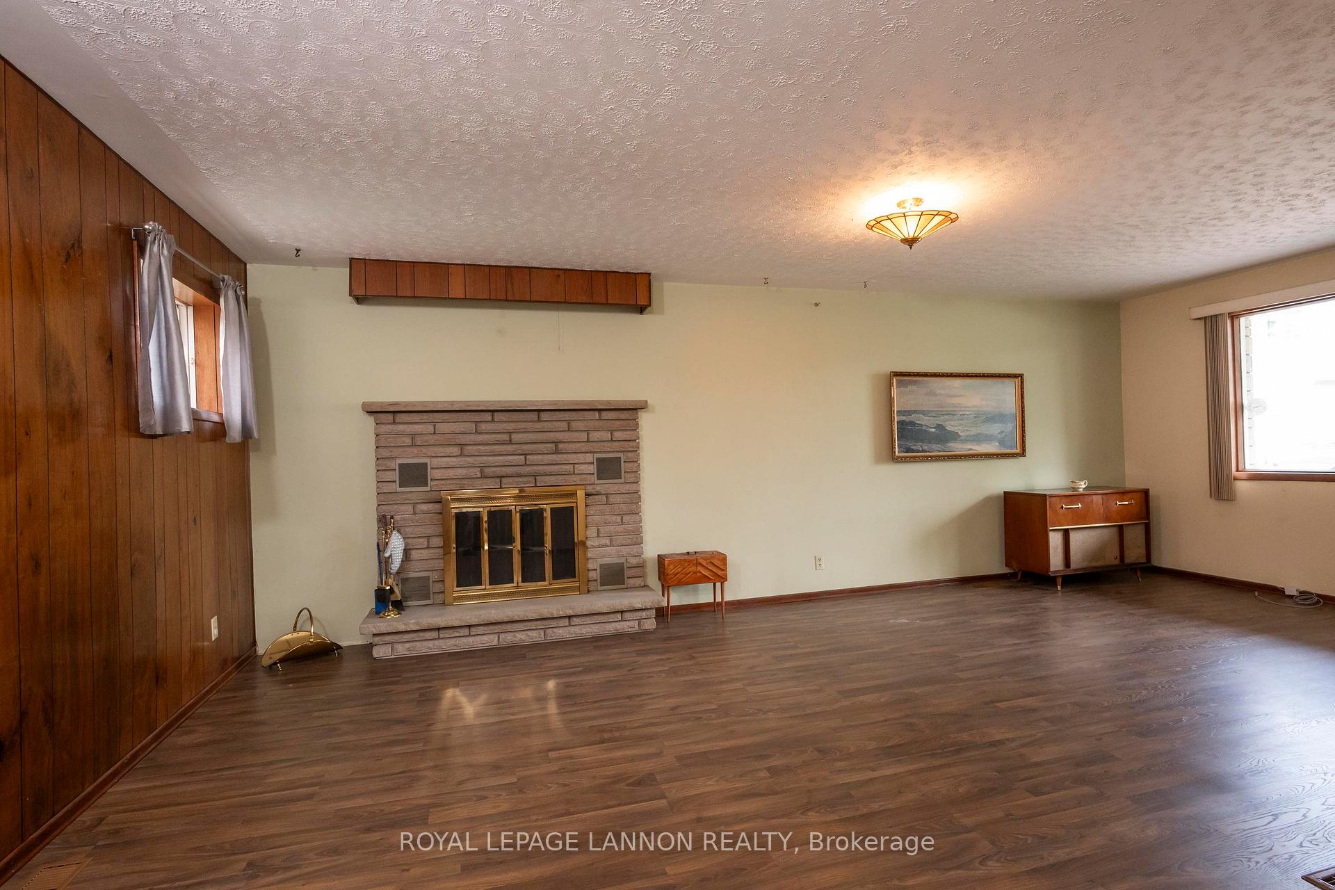 Photo 3 of 216 Francis Street W, Thunder Bay, Westfort — HOMEH