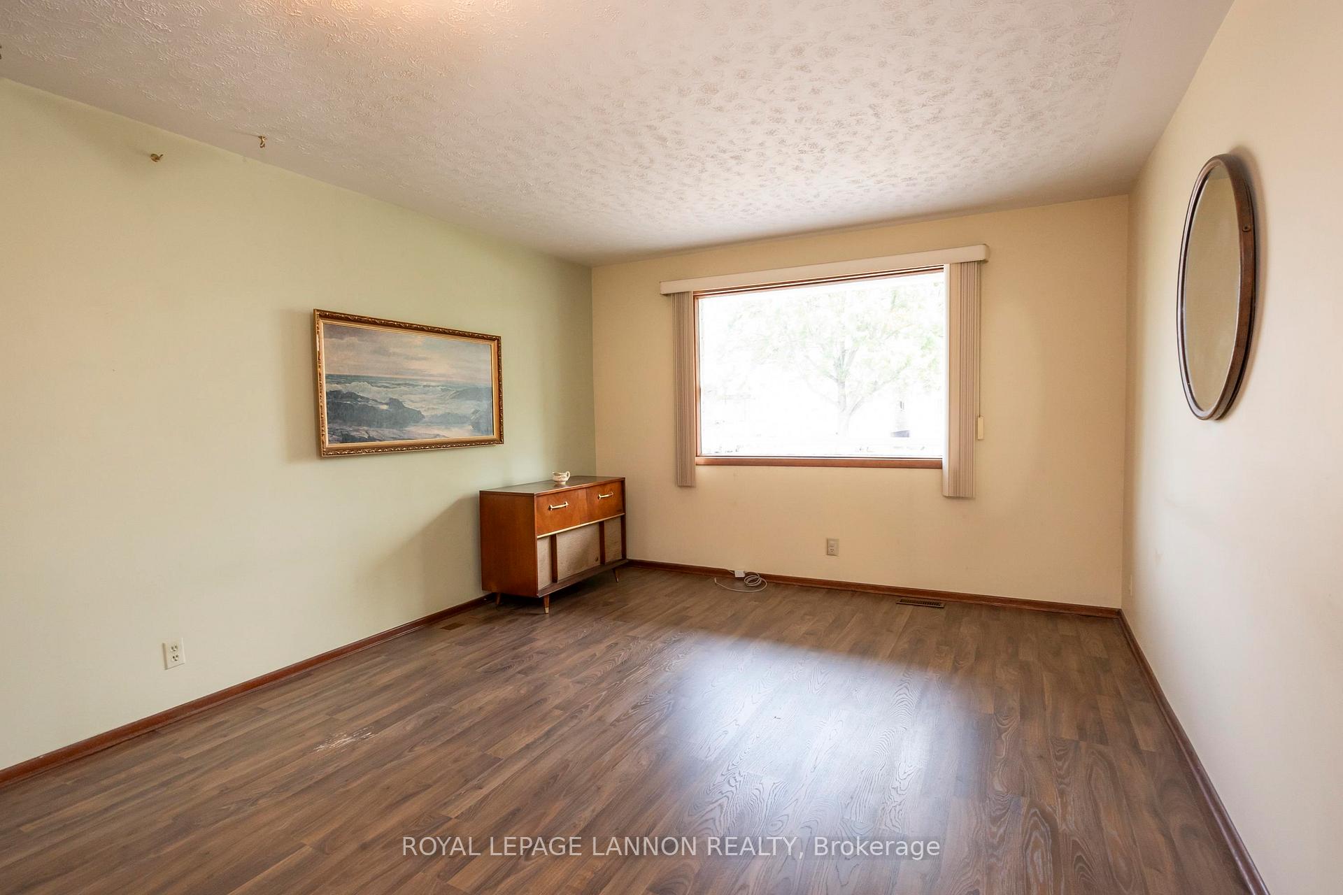Photo 5 of 216 Francis Street W, Thunder Bay, Westfort — HOMEH