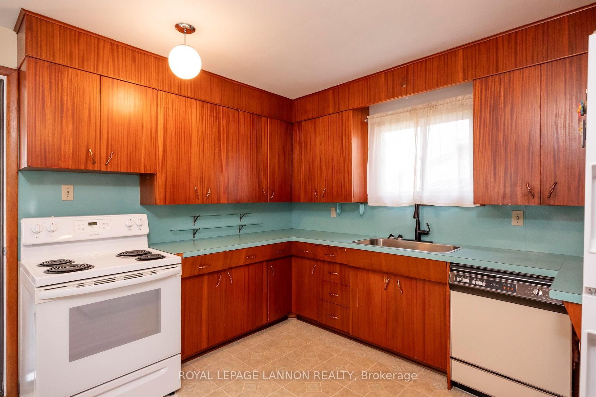 Photo 8 of 216 Francis Street W, Thunder Bay, Westfort — HOMEH