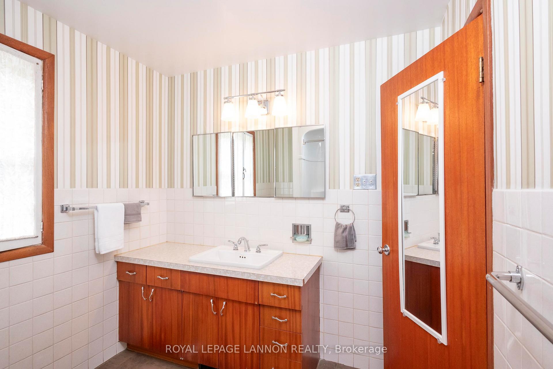Photo 25 of 216 Francis Street W, Thunder Bay, Westfort — HOMEH