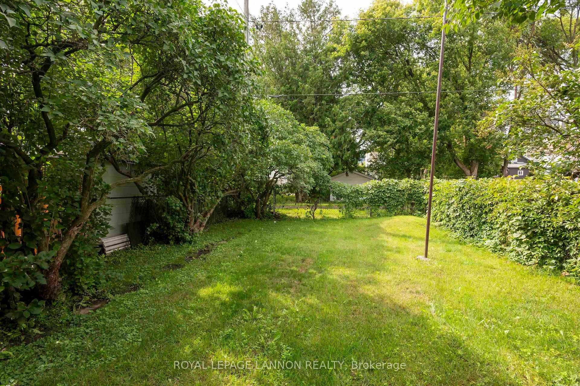Photo 40 of 216 Francis Street W, Thunder Bay, Westfort — HOMEH