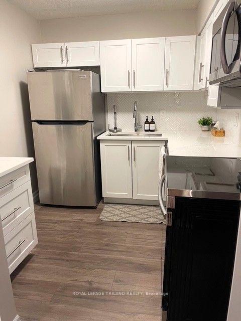 Photo 5 of Unit 307, 1 Jacksway Crescent, London, North G — HOMEH