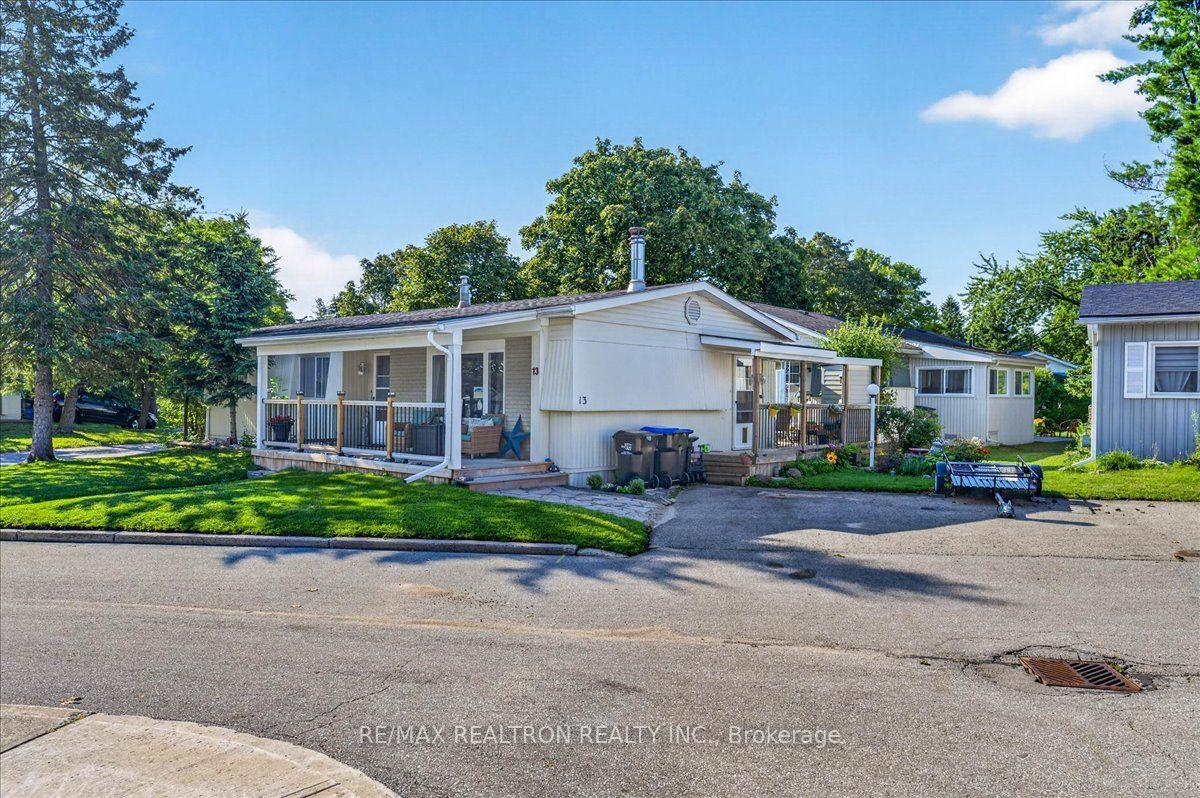 Photo 3 of 13 Broadway Avenue, Innisfil, Rural Innisfil — HOMEH