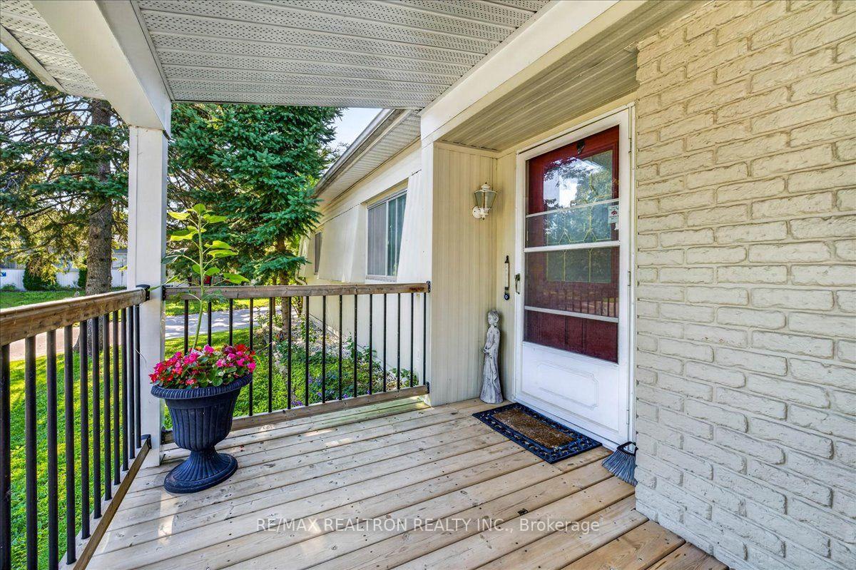 Photo 5 of 13 Broadway Avenue, Innisfil, Rural Innisfil — HOMEH