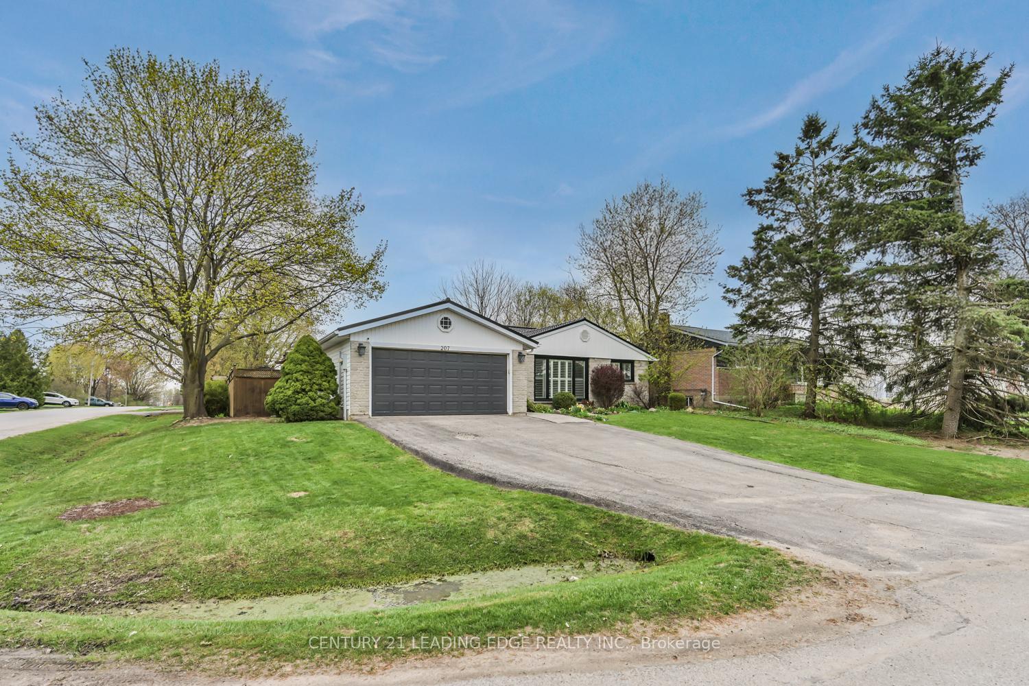 Photo 2 of 207 Yeates Avenue, Barrie, Painswick North — HOMEH