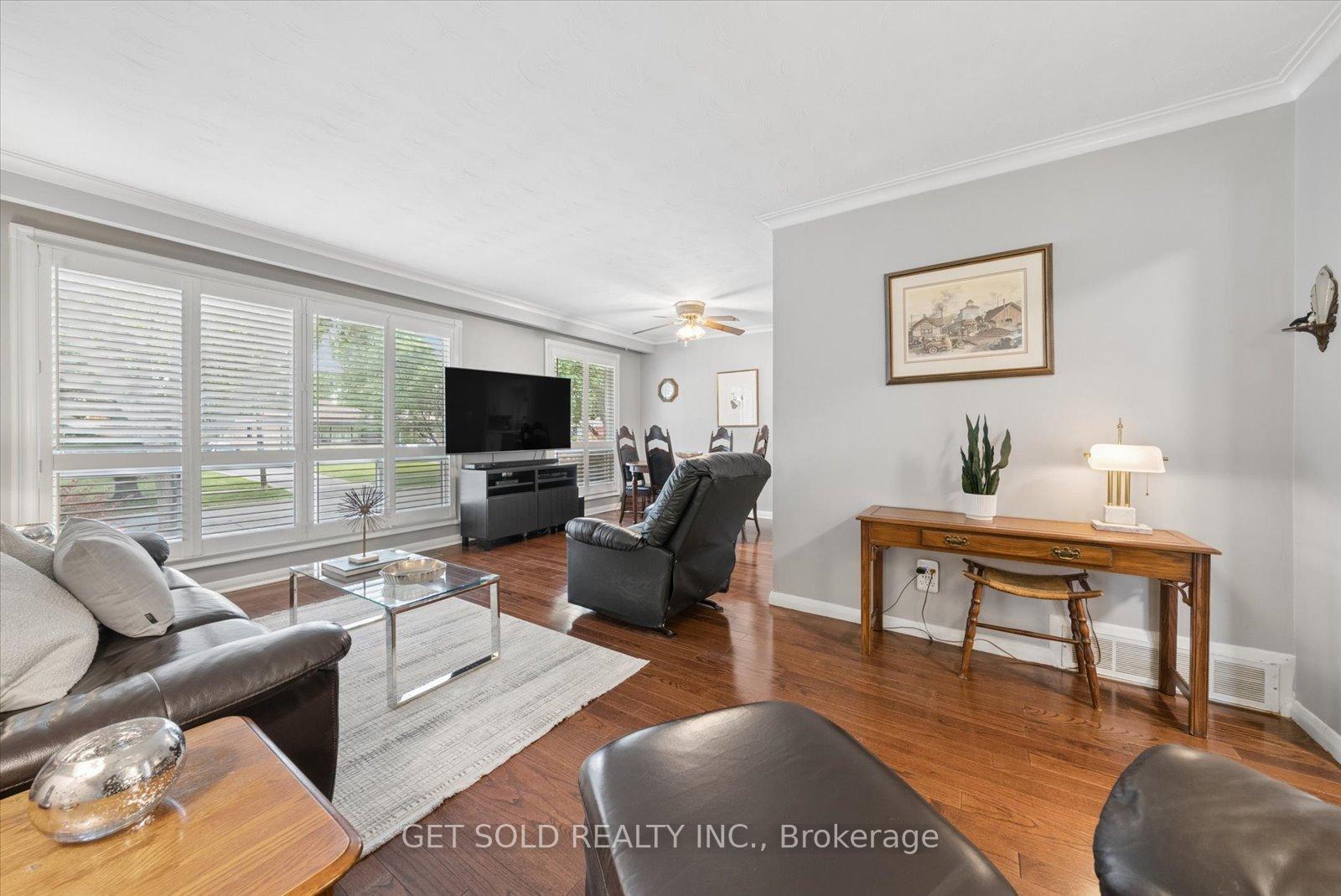 Photo 7 of 32 Checkendon Drive, Etobicoke, Rexdale-Kipling — HOMEH