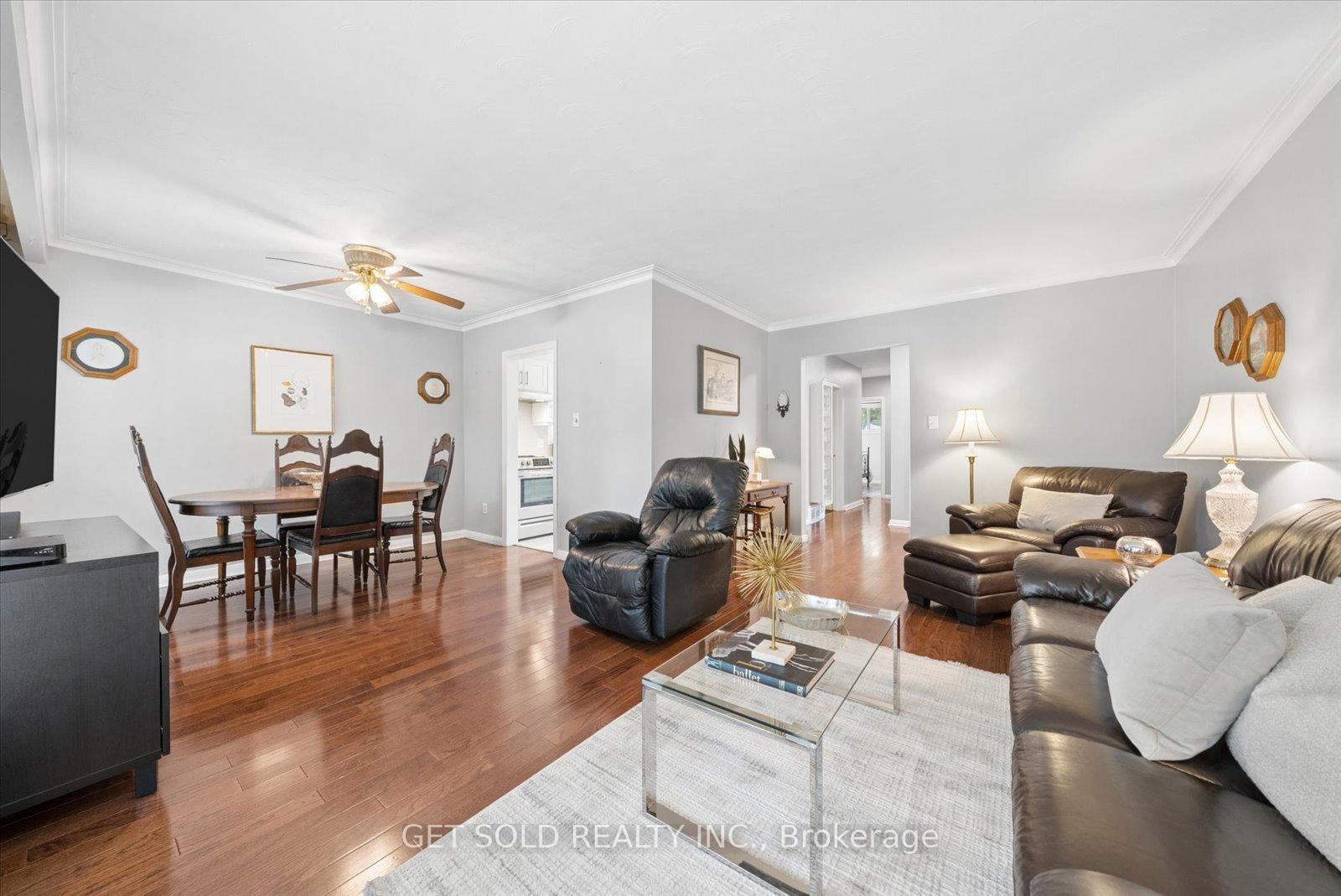 Photo 9 of 32 Checkendon Drive, Etobicoke, Rexdale-Kipling — HOMEH
