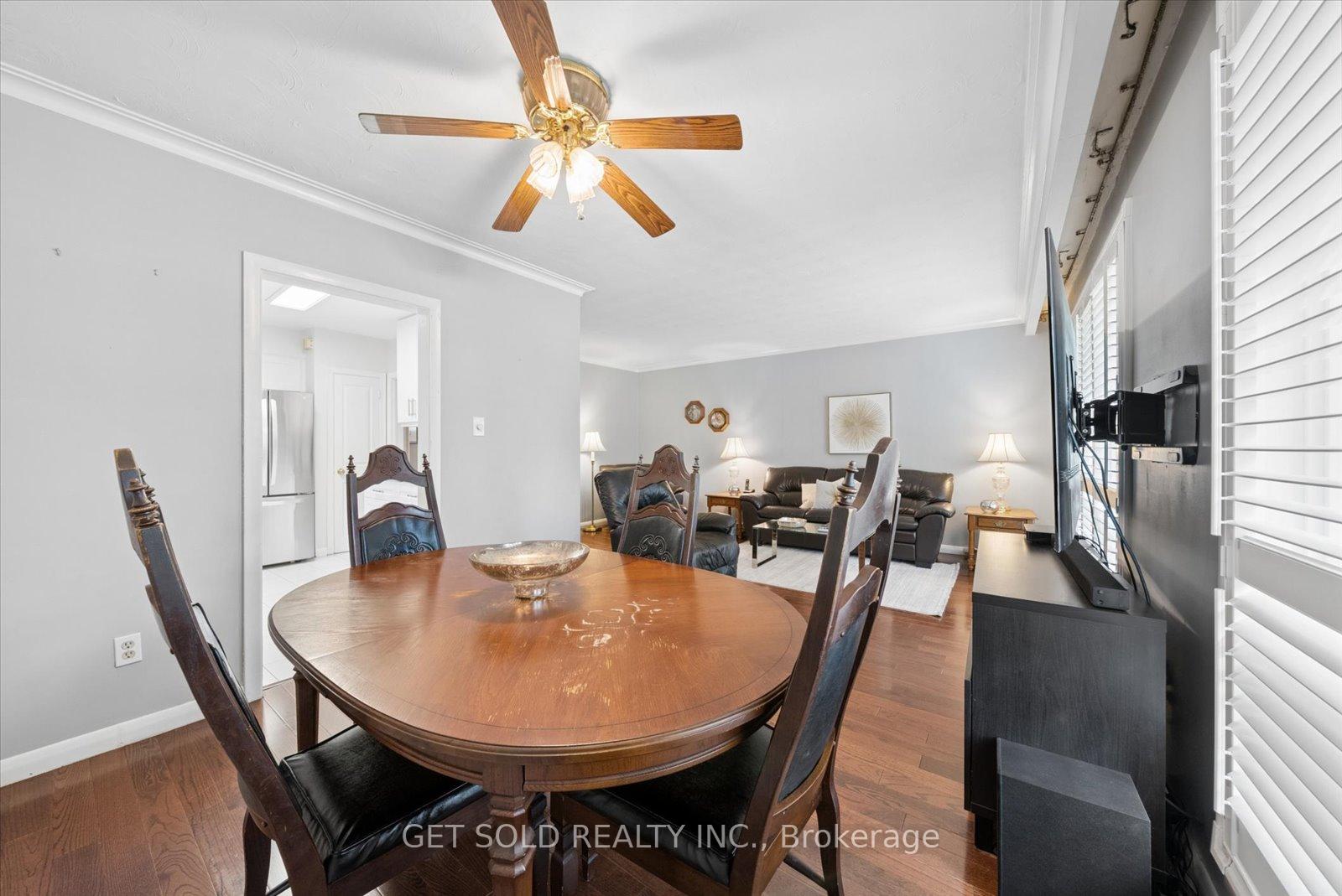 Photo 10 of 32 Checkendon Drive, Etobicoke, Rexdale-Kipling — HOMEH
