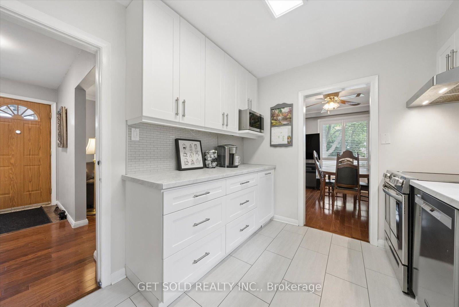 Photo 14 of 32 Checkendon Drive, Etobicoke, Rexdale-Kipling — HOMEH