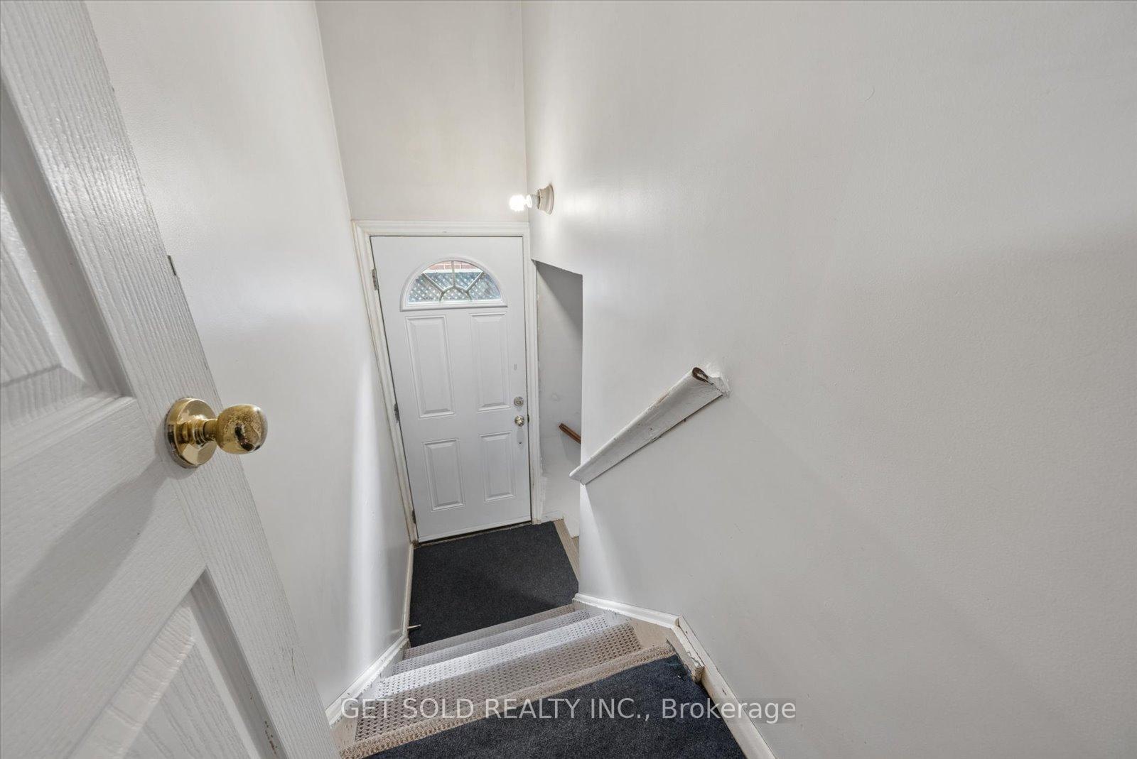 Photo 23 of 32 Checkendon Drive, Etobicoke, Rexdale-Kipling — HOMEH