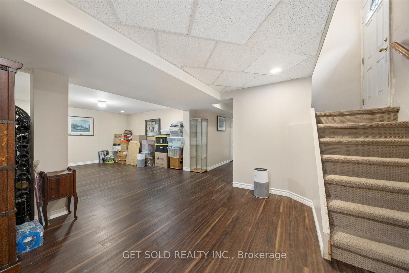 Photo 24 of 32 Checkendon Drive, Etobicoke, Rexdale-Kipling — HOMEH