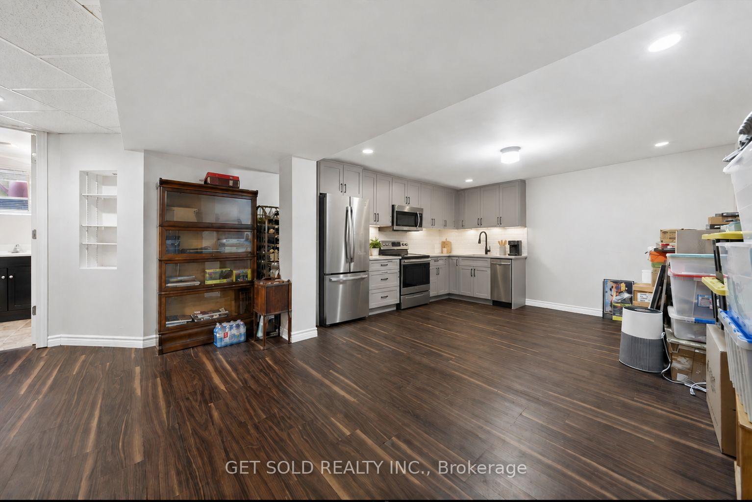 Photo 26 of 32 Checkendon Drive, Etobicoke, Rexdale-Kipling — HOMEH