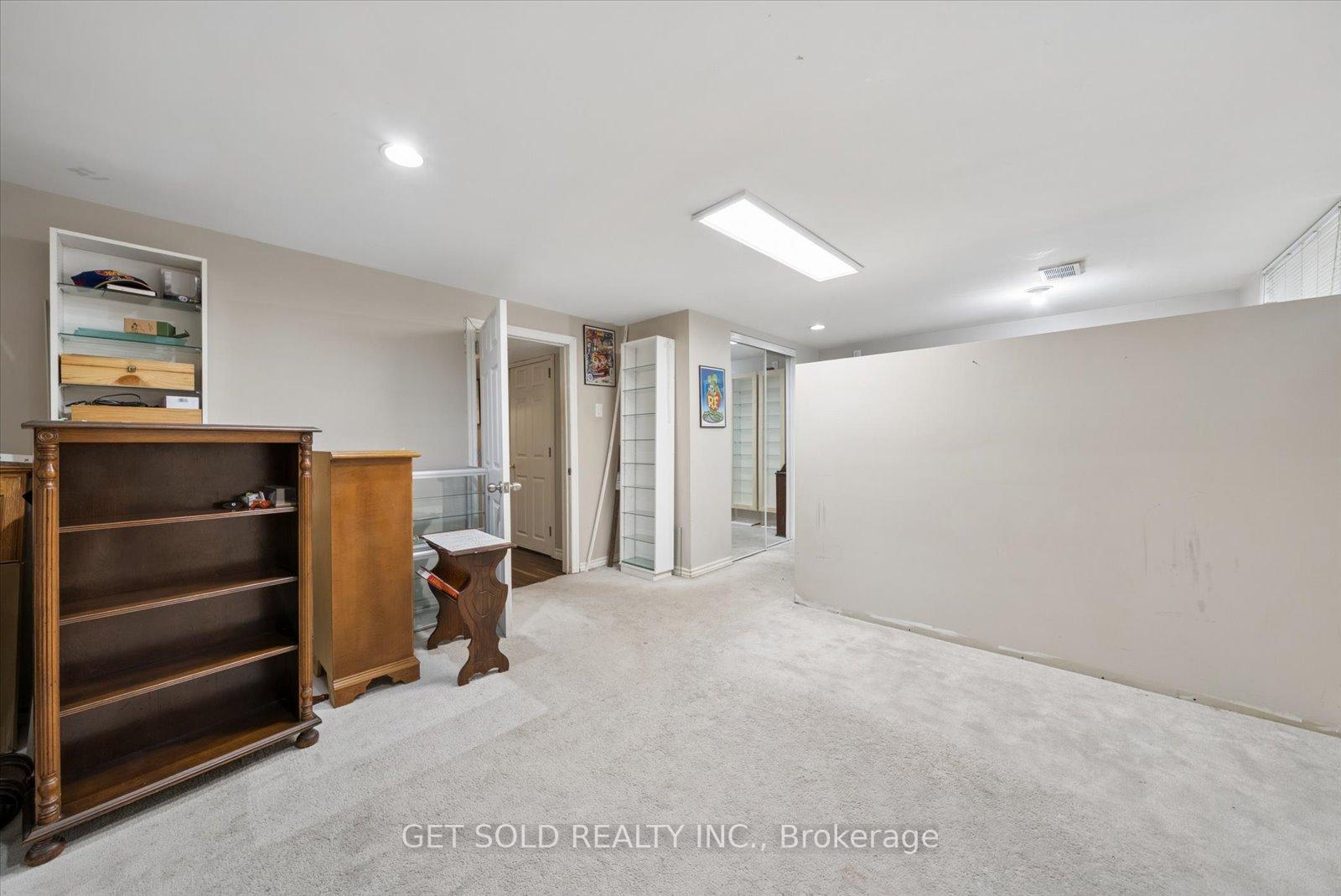 Photo 30 of 32 Checkendon Drive, Etobicoke, Rexdale-Kipling — HOMEH