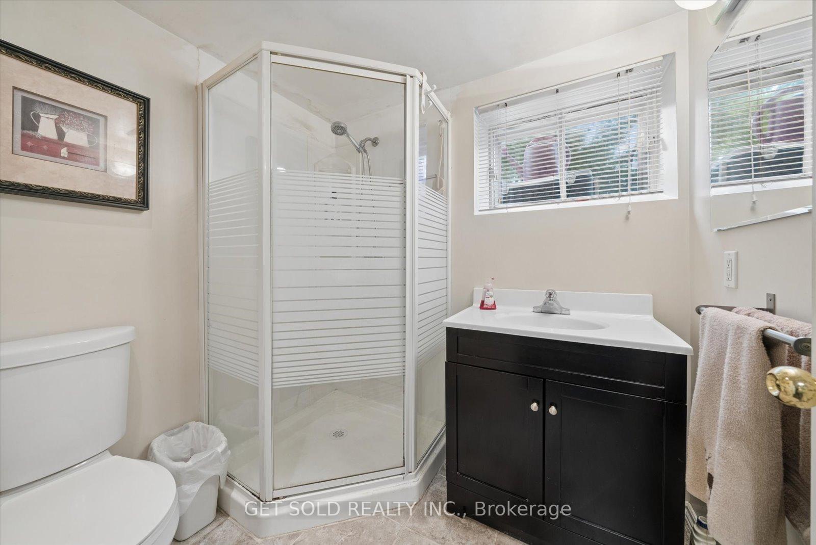 Photo 34 of 32 Checkendon Drive, Etobicoke, Rexdale-Kipling — HOMEH