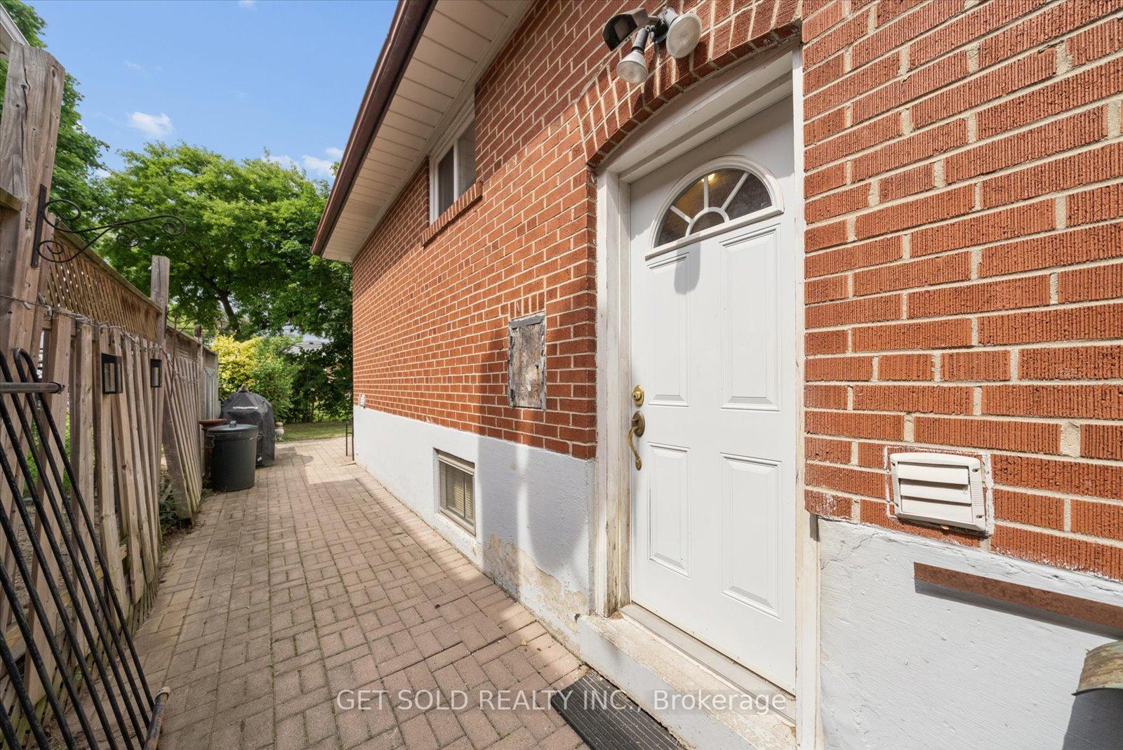 Photo 35 of 32 Checkendon Drive, Etobicoke, Rexdale-Kipling — HOMEH