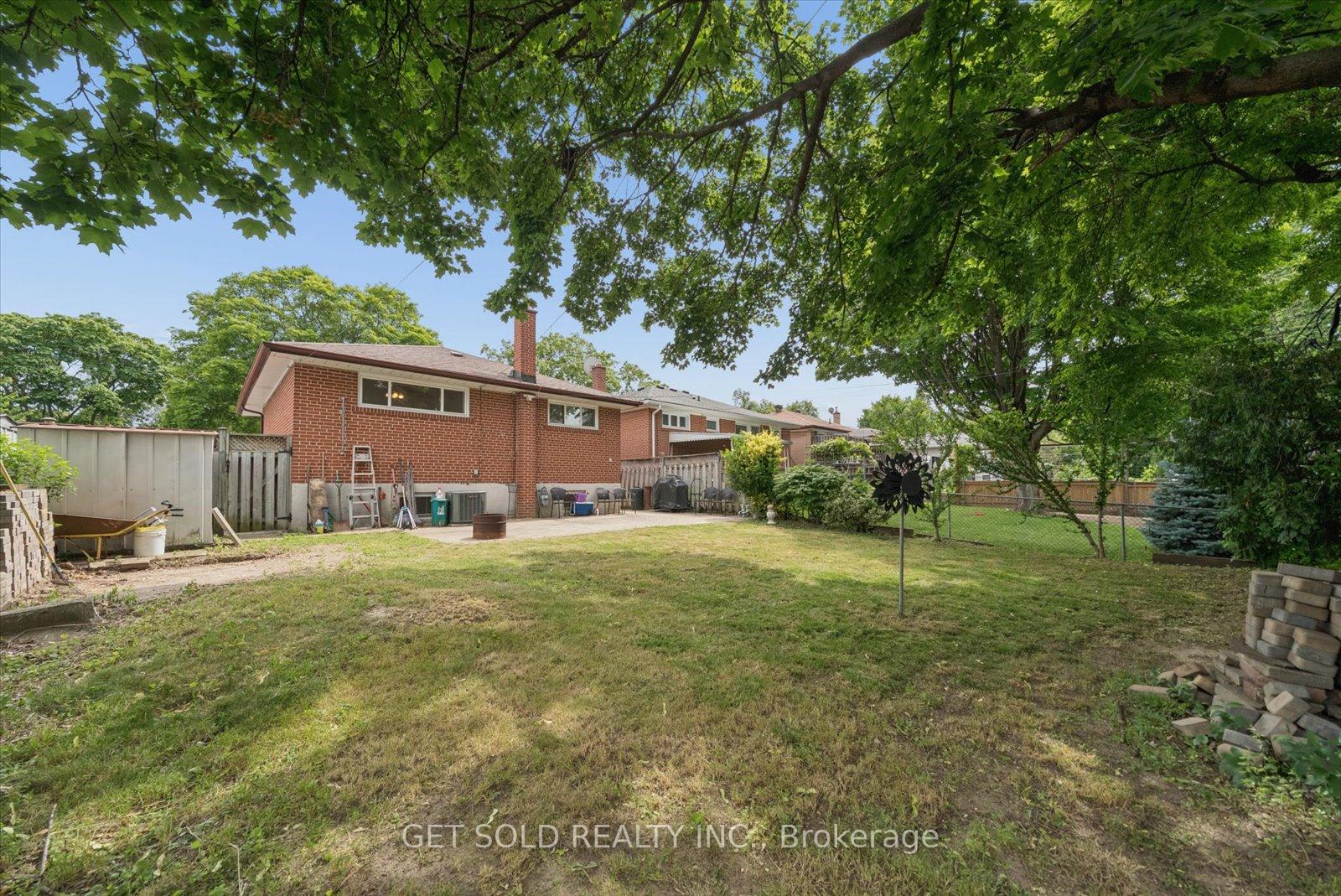 Photo 37 of 32 Checkendon Drive, Etobicoke, Rexdale-Kipling — HOMEH