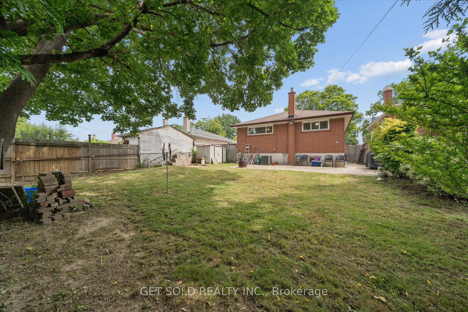 Photo 38 of 32 Checkendon Drive, Etobicoke, Rexdale-Kipling — HOMEH