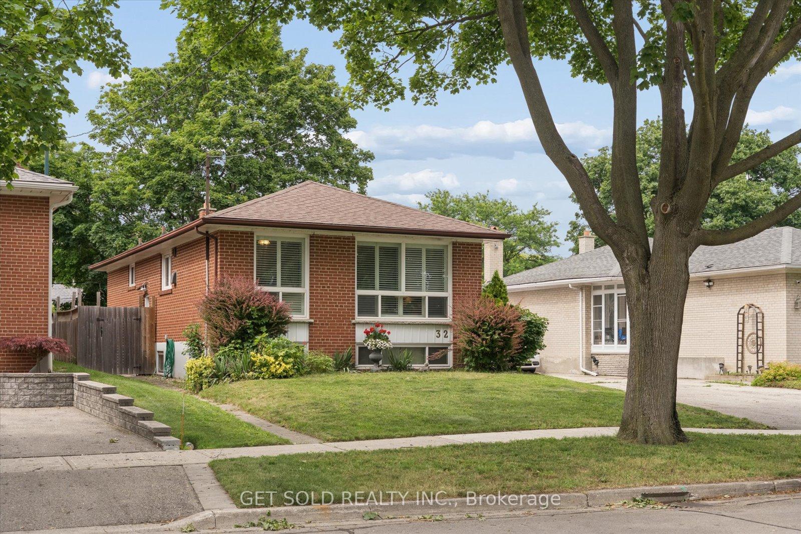 Photo 39 of 32 Checkendon Drive, Etobicoke, Rexdale-Kipling — HOMEH