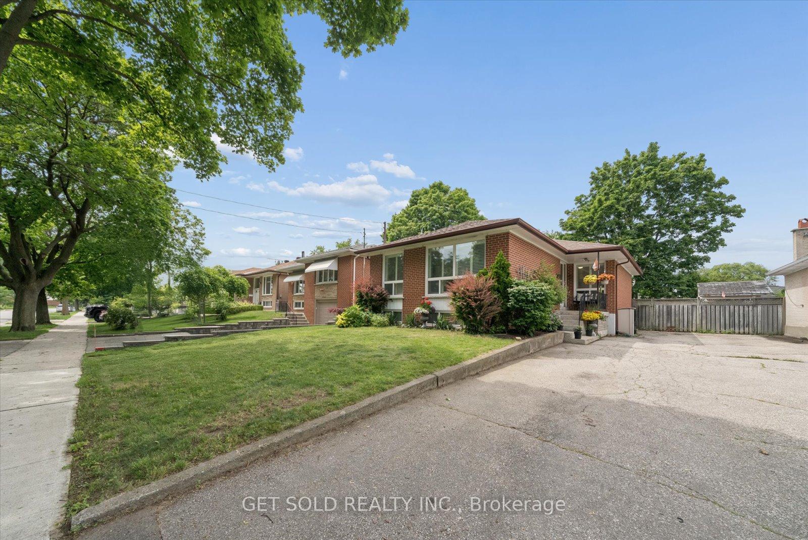 Photo 40 of 32 Checkendon Drive, Etobicoke, Rexdale-Kipling — HOMEH
