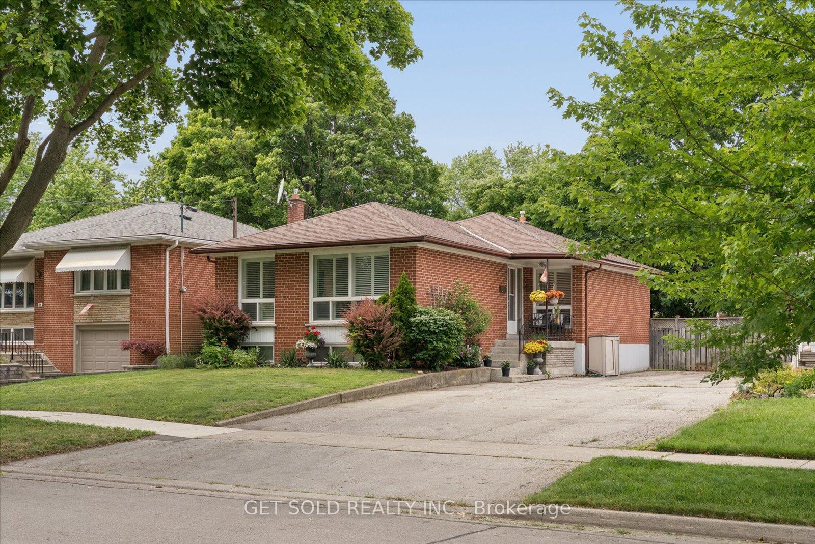 Photo 41 of 32 Checkendon Drive, Etobicoke, Rexdale-Kipling — HOMEH