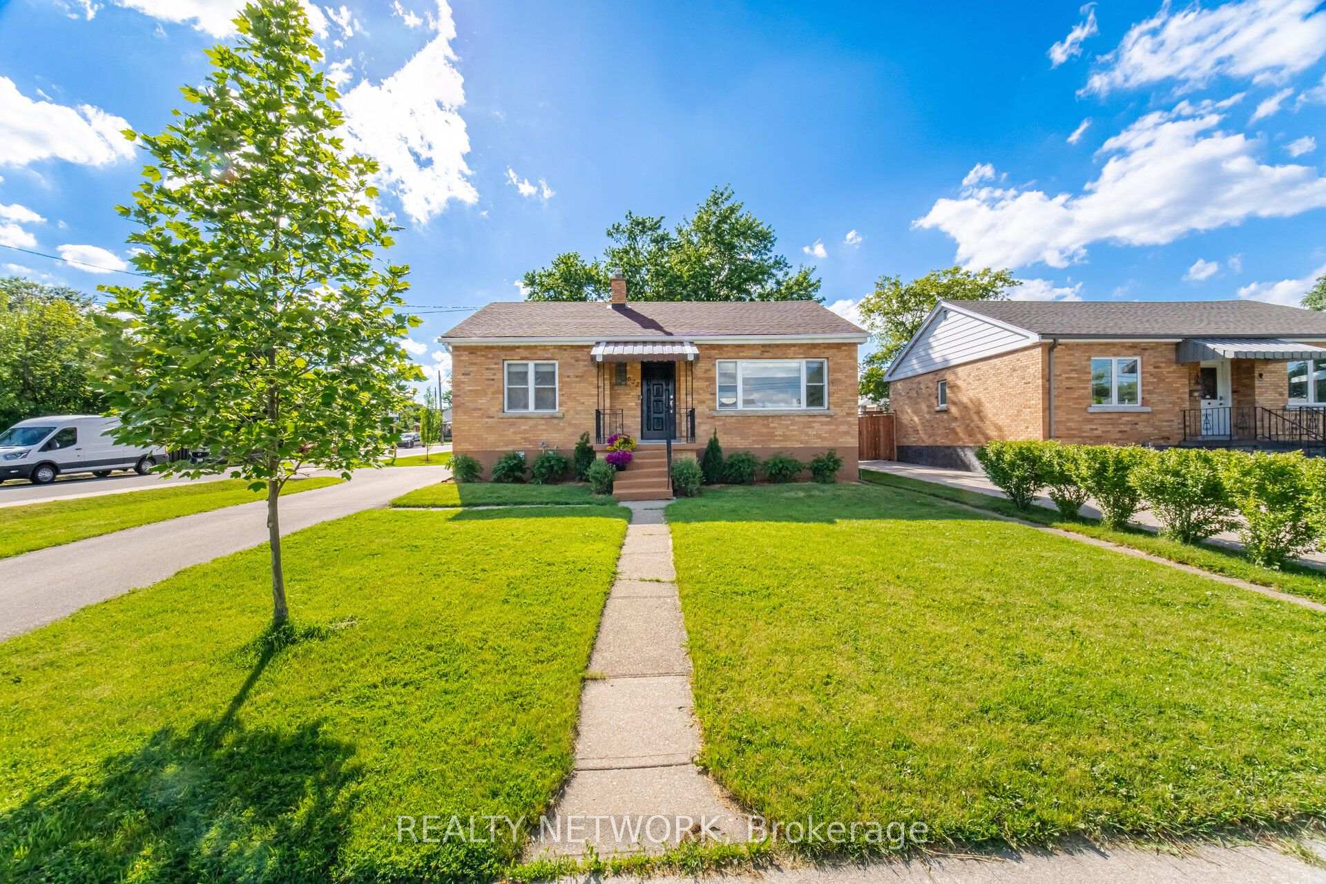 Photo 2 of 622 Upper Sherman Avenue, Hamilton, Burkholme — HOMEH