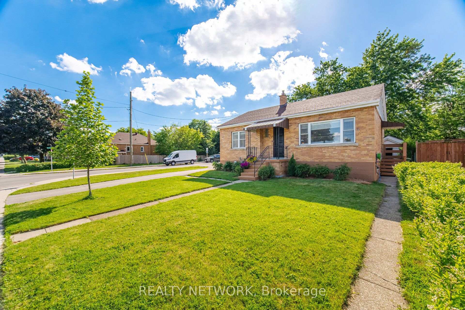 Photo 4 of 622 Upper Sherman Avenue, Hamilton, Burkholme — HOMEH