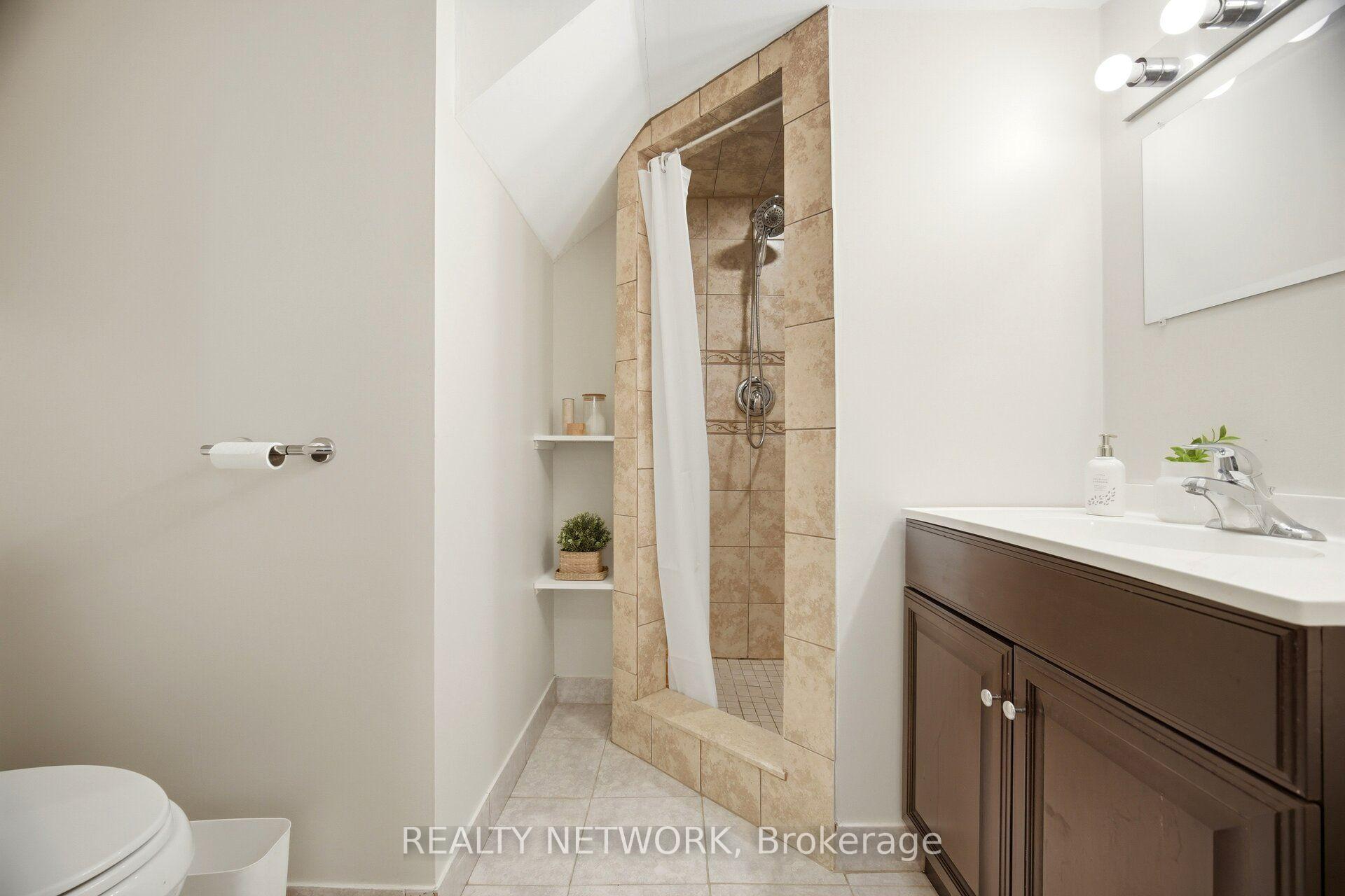 Photo 40 of 622 Upper Sherman Avenue, Hamilton, Burkholme — HOMEH