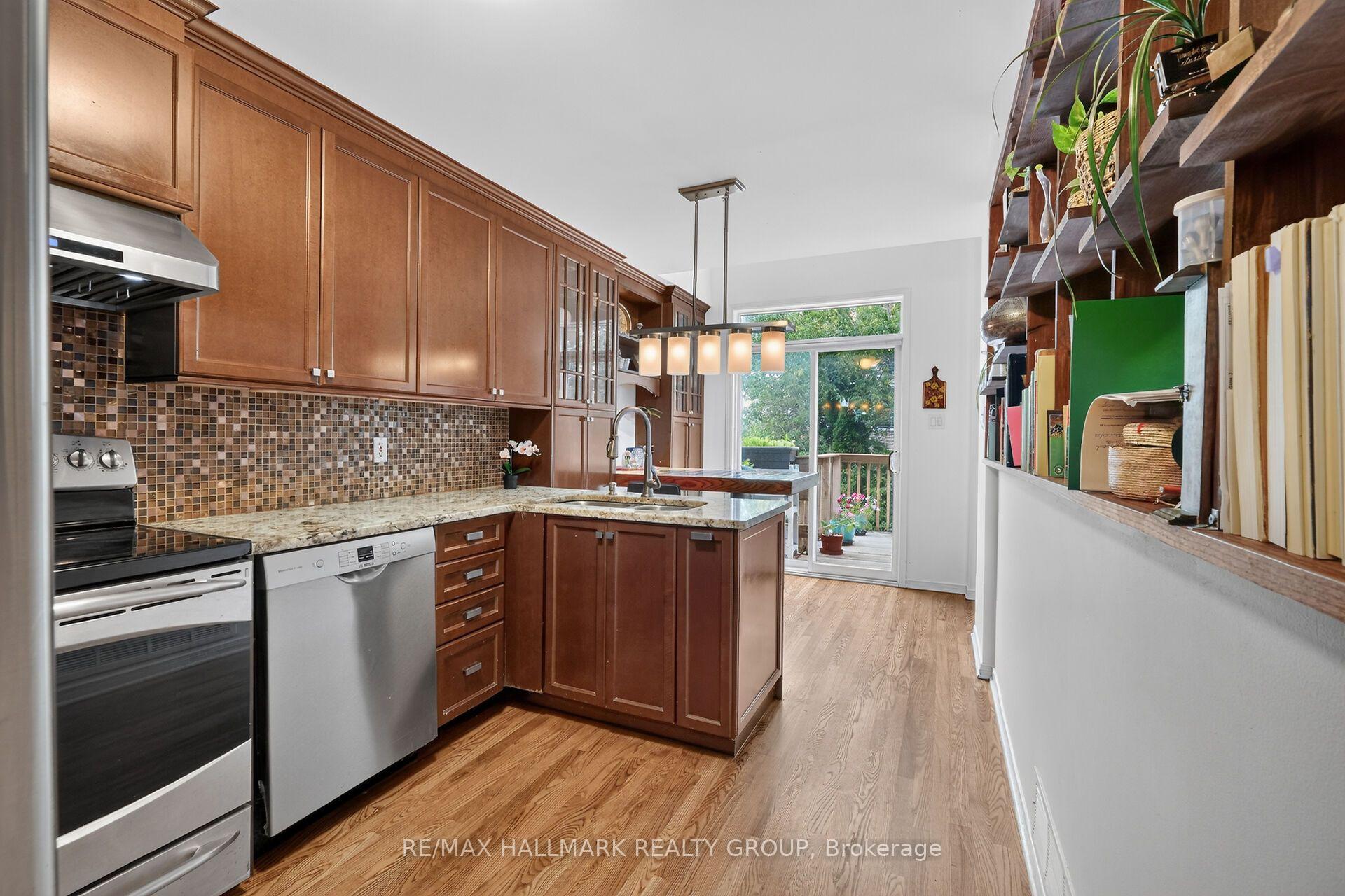 Photo 21 of 174 Carwood Circle W, Ottawa, Carson Meadows — HOMEH