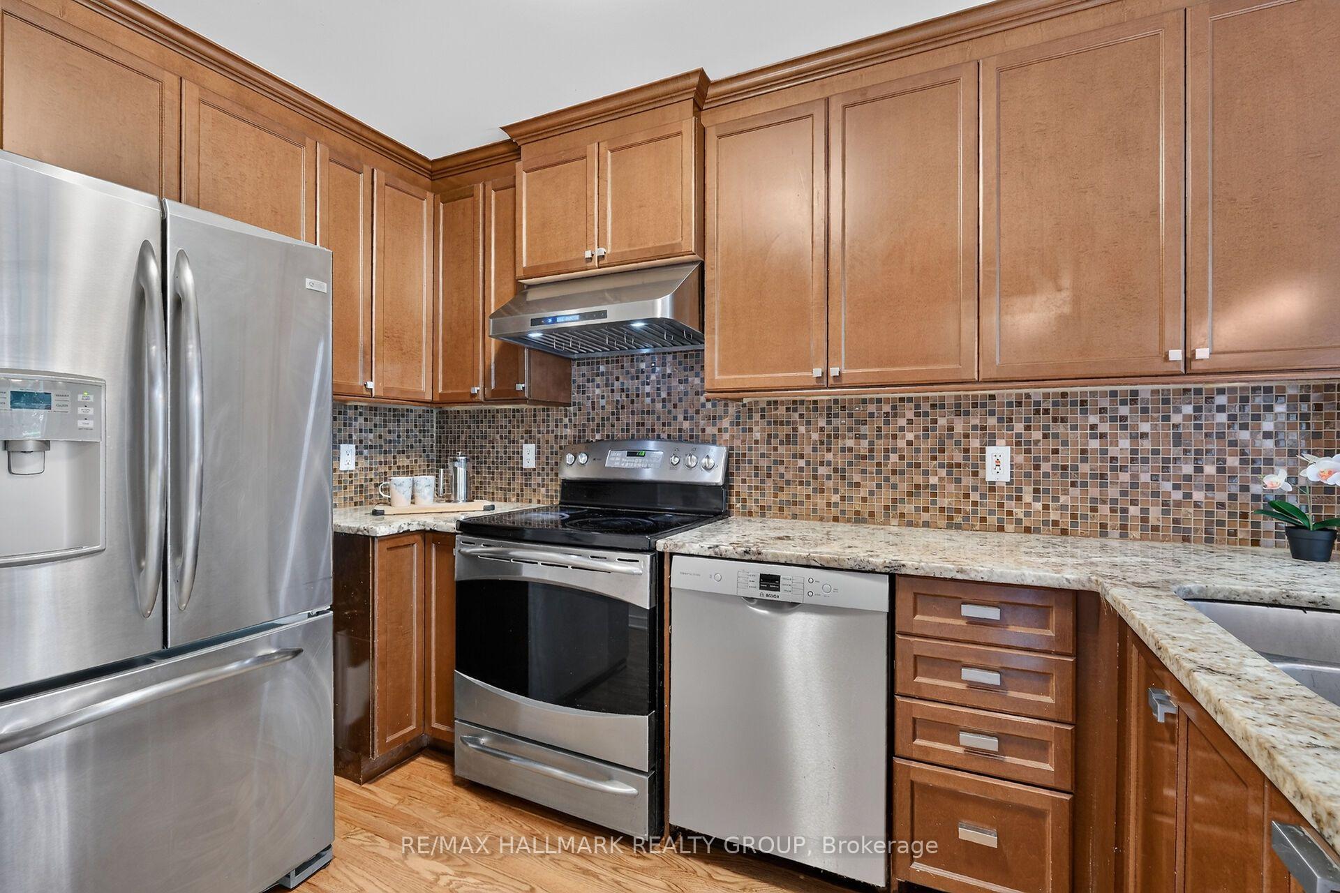 Photo 23 of 174 Carwood Circle W, Ottawa, Carson Meadows — HOMEH