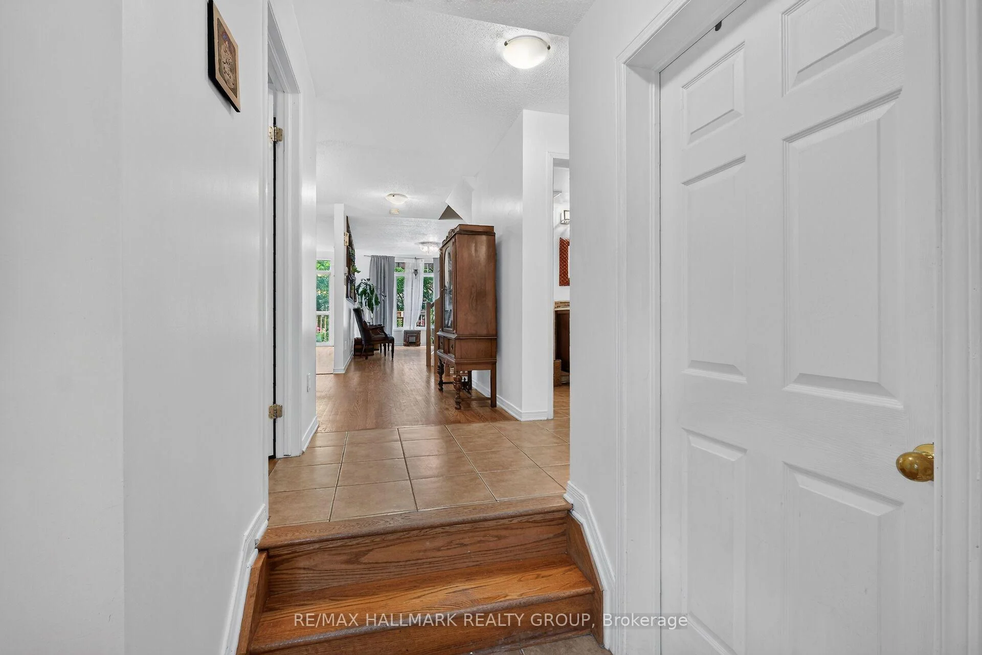Photo 10 of 174 Carwood Circle W, Ottawa, Carson Meadows — HOMEH