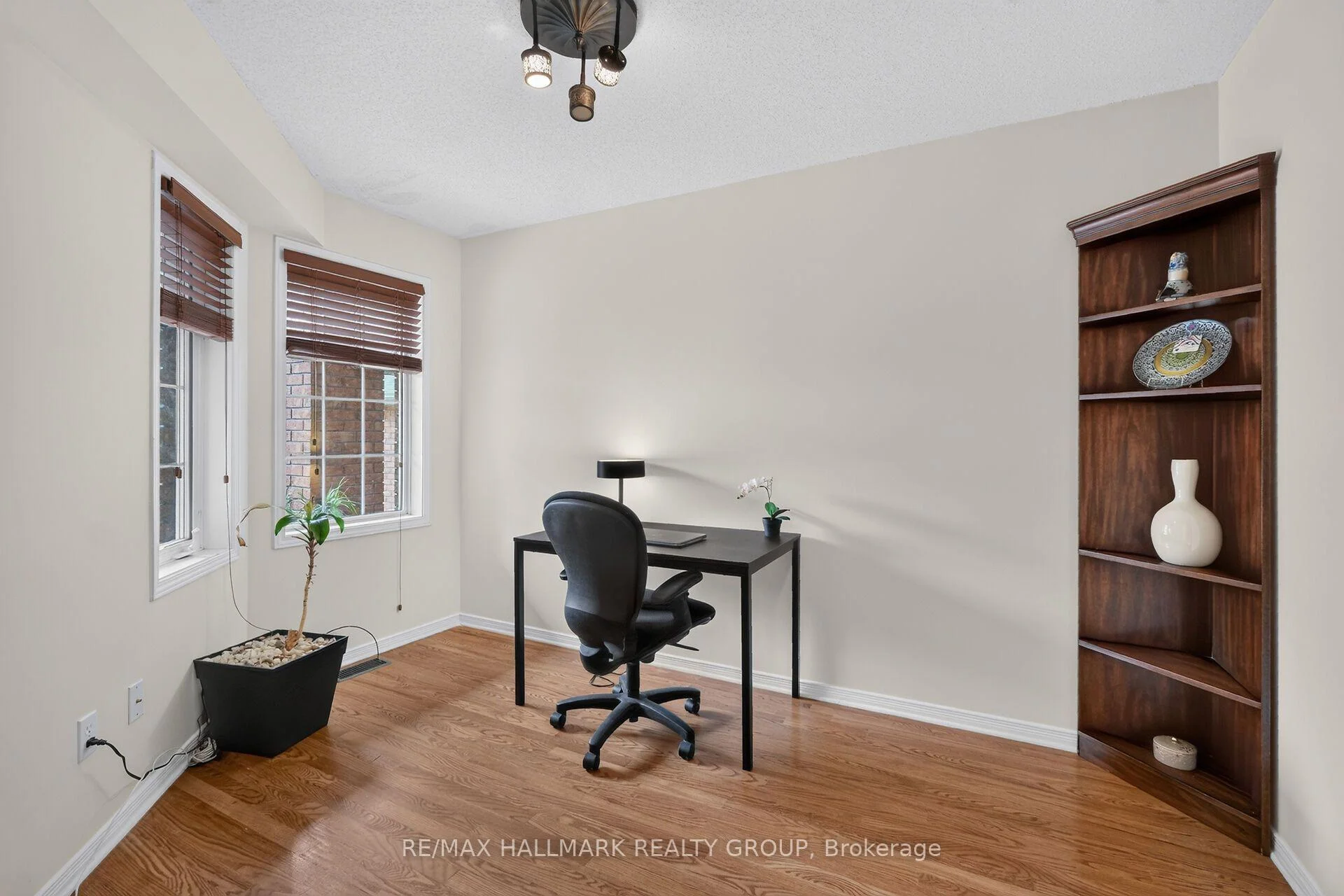 Photo 14 of 174 Carwood Circle W, Ottawa, Carson Meadows — HOMEH