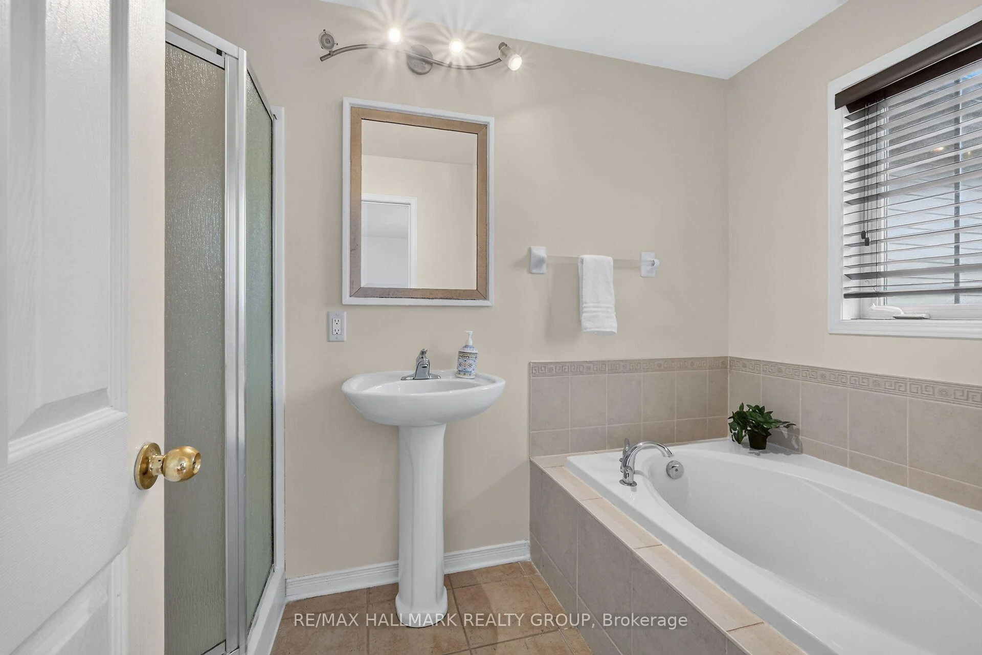 Photo 55 of 174 Carwood Circle W, Ottawa, Carson Meadows — HOMEH