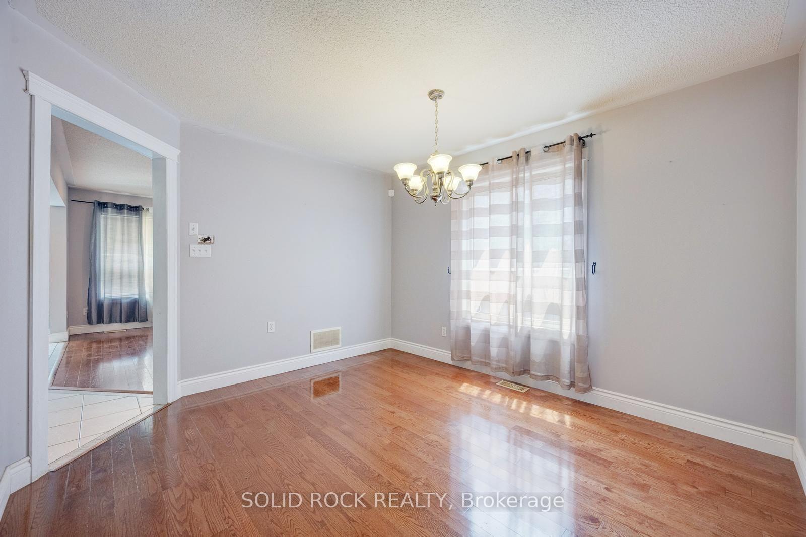 Photo 7 of 41 Trumpet Valley Boulevard, Brampton, Fletcher's Meadow — HOMEH