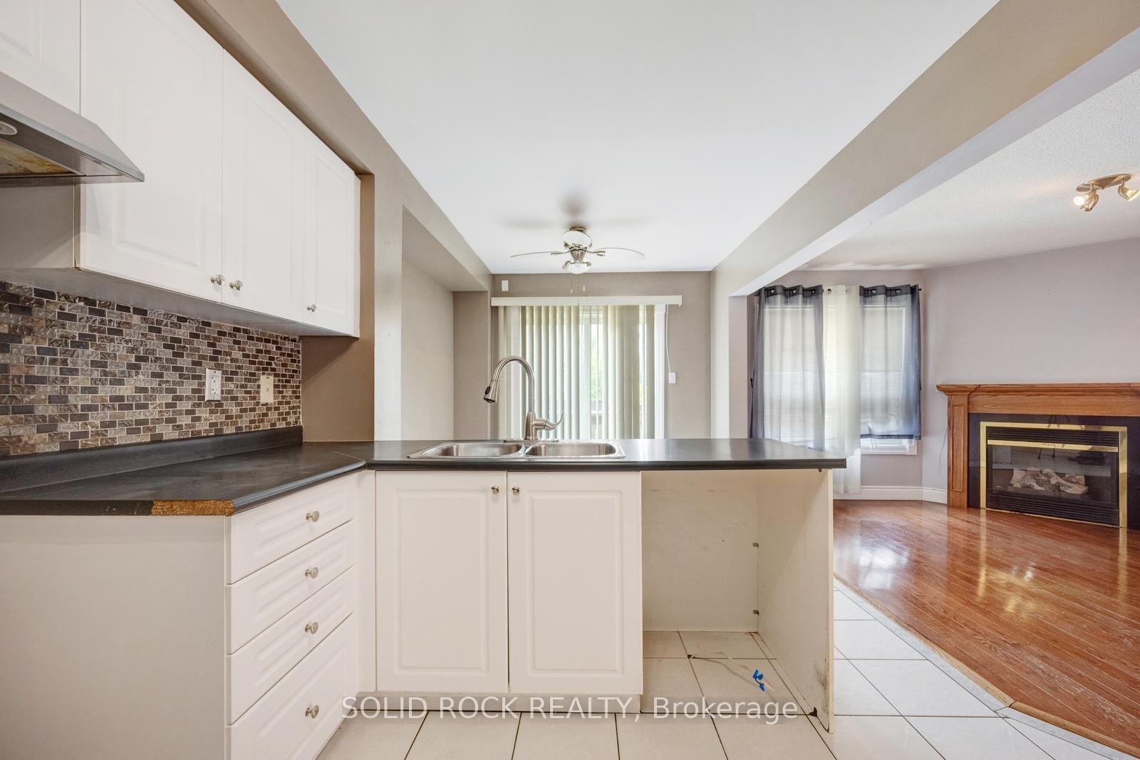 Photo 11 of 41 Trumpet Valley Boulevard, Brampton, Fletcher's Meadow — HOMEH
