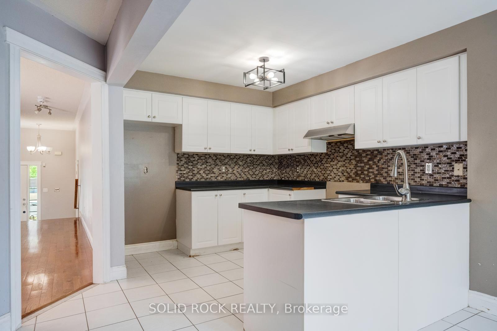Photo 14 of 41 Trumpet Valley Boulevard, Brampton, Fletcher's Meadow — HOMEH