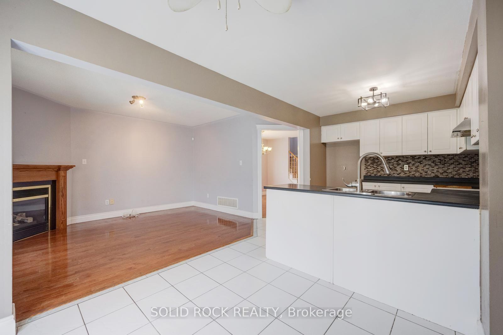 Photo 16 of 41 Trumpet Valley Boulevard, Brampton, Fletcher's Meadow — HOMEH