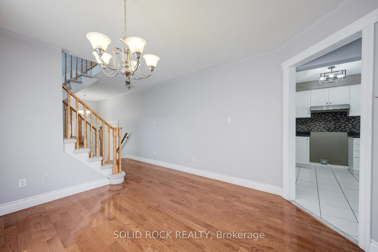 Photo 18 of 41 Trumpet Valley Boulevard, Brampton, Fletcher's Meadow — HOMEH