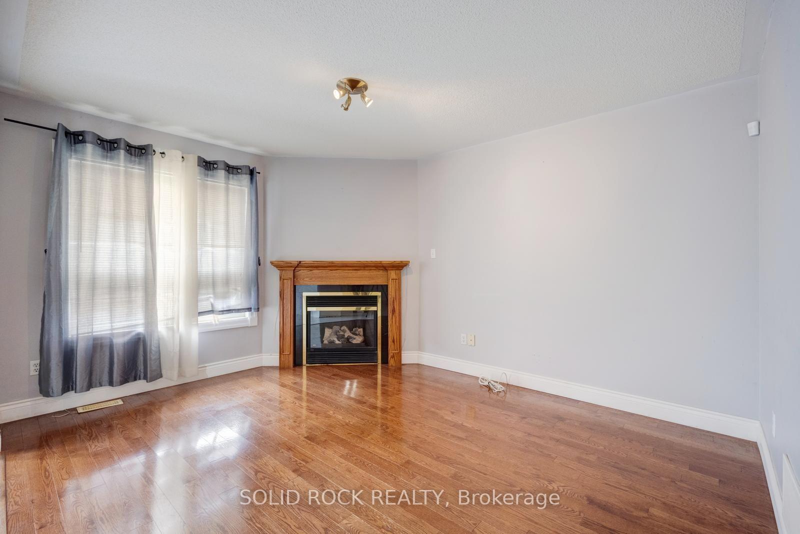 Photo 19 of 41 Trumpet Valley Boulevard, Brampton, Fletcher's Meadow — HOMEH